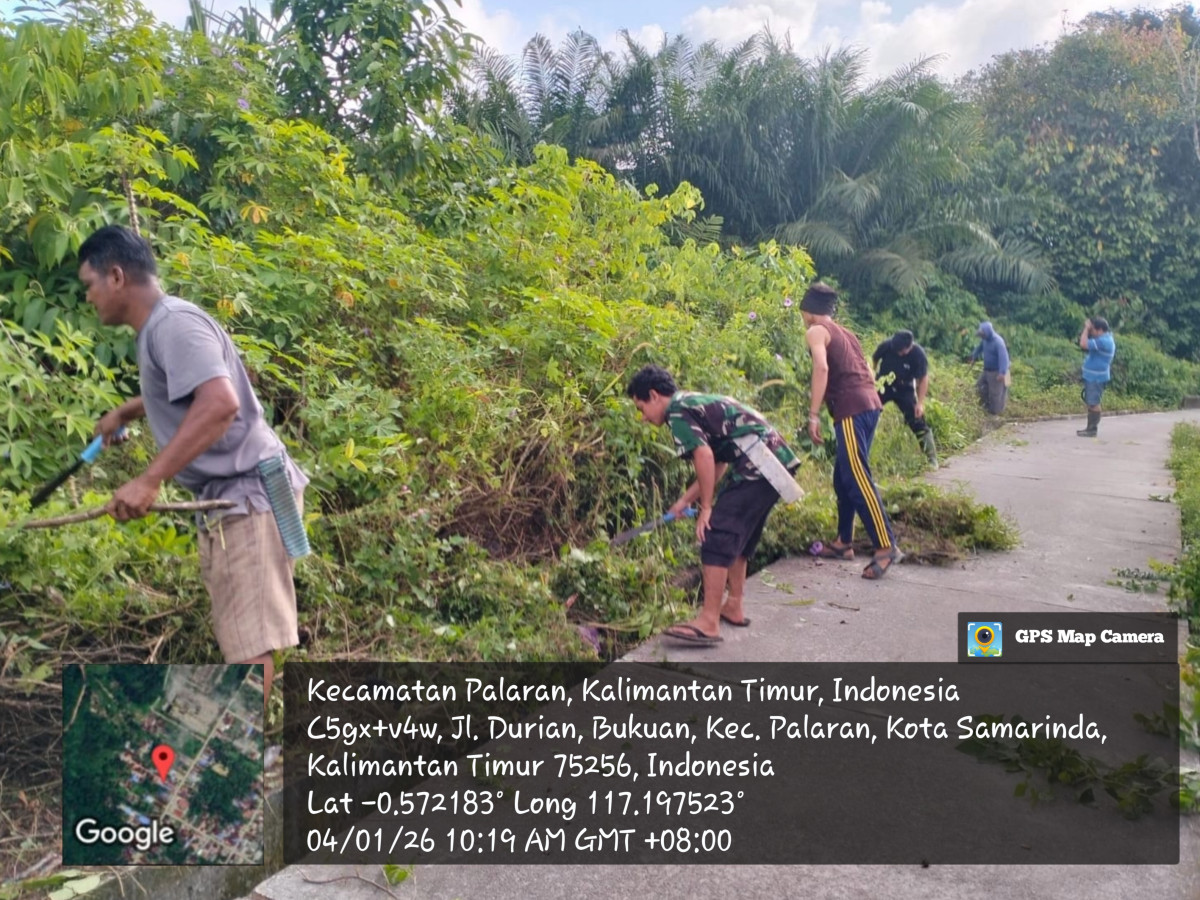 Gotong Royong Pembersihan Lingkungan RT 04