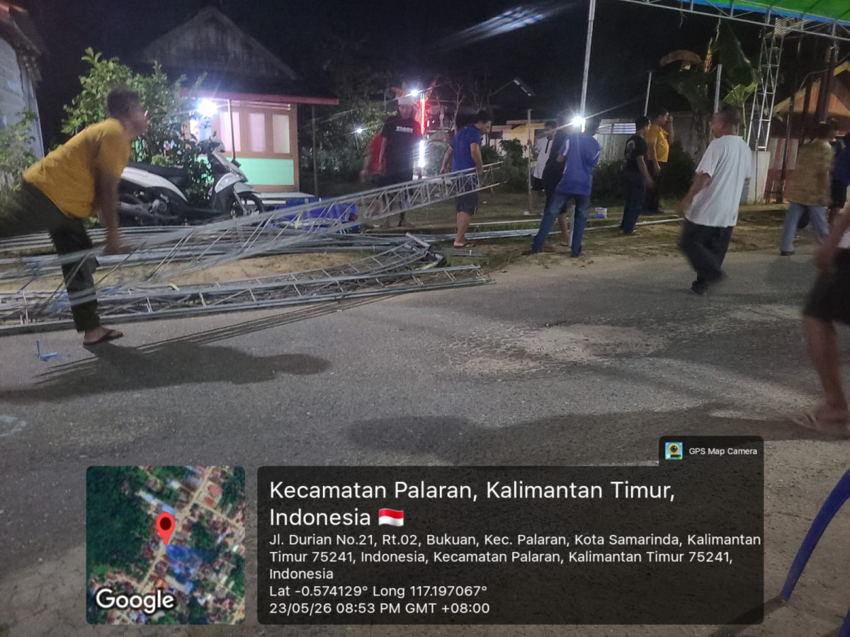 Pemasangan Tenda Untuk Sholat Ied
