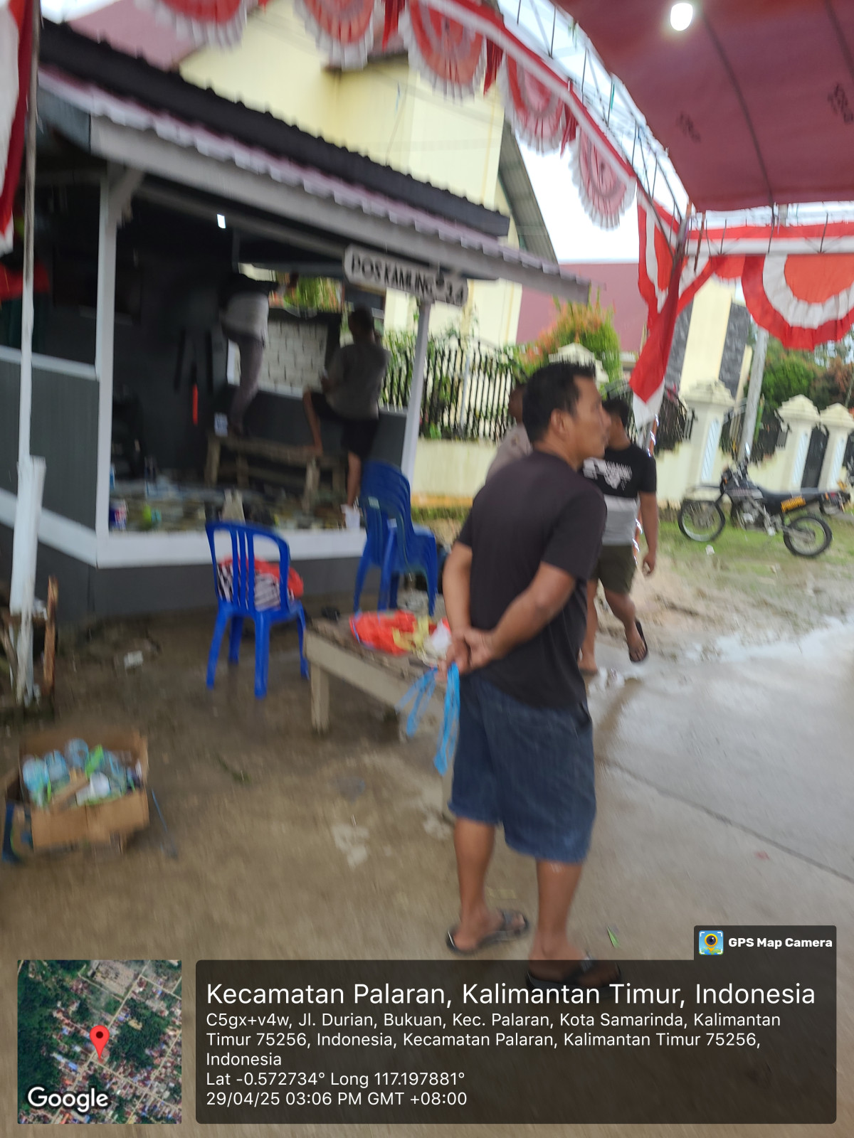 Gotong Royong persiapan Lomba Siskamling RT 04