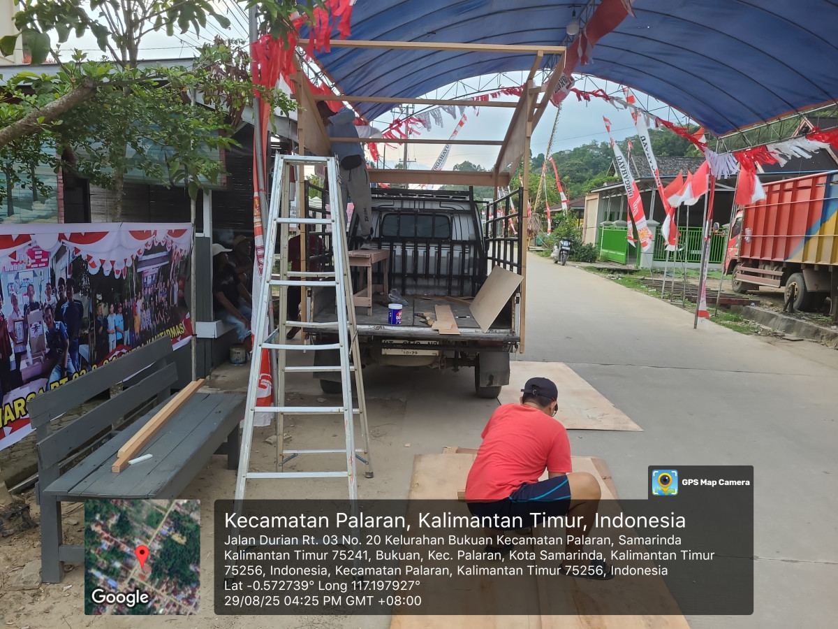 Gotong Royong Persiapan Pawai Pembangunan RT 4