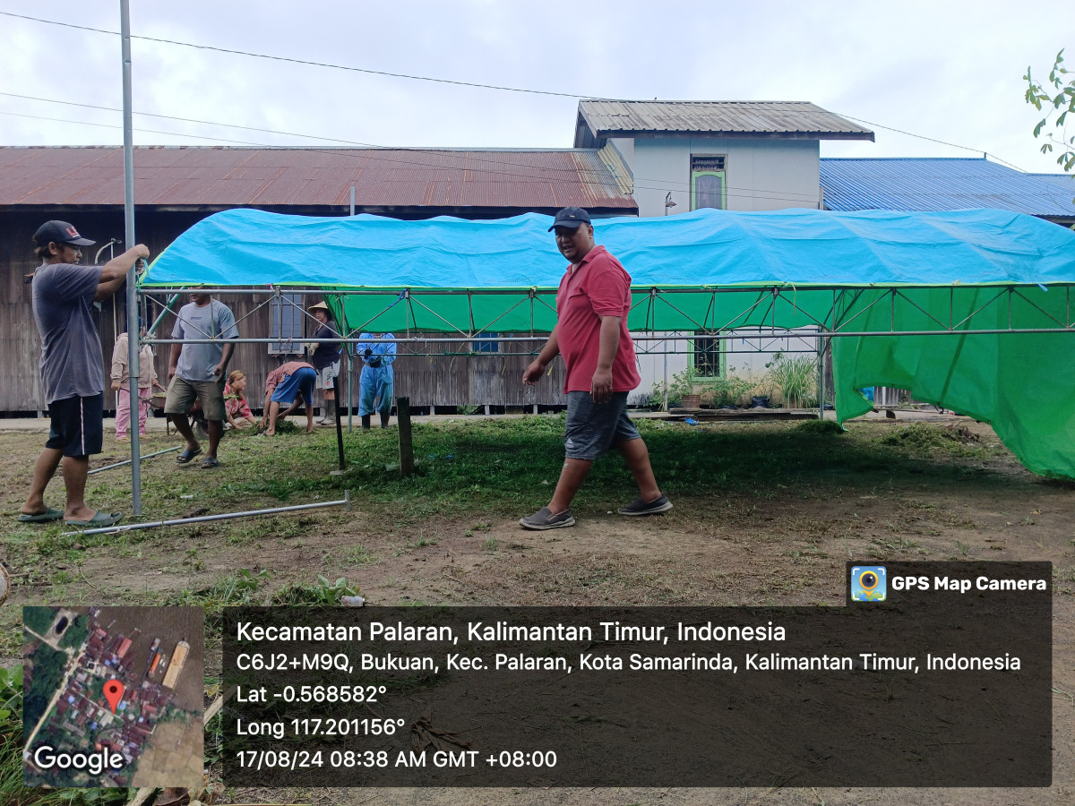 Kegiatan gotong royong warga RT 06 minggu ke dua pemasangan terop buat persiapan lomba 17san