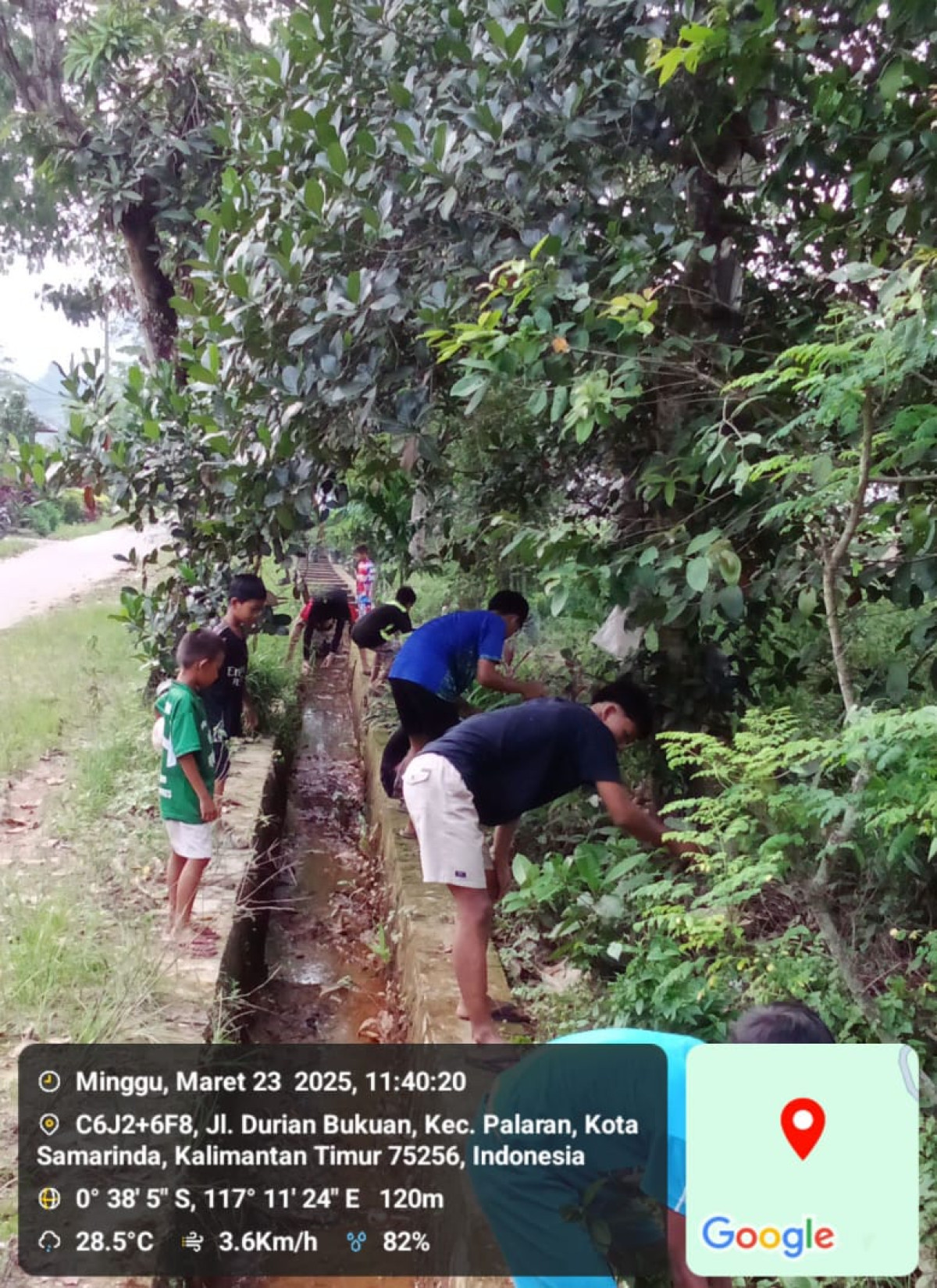 Kerja bakti pembersihan jalan
