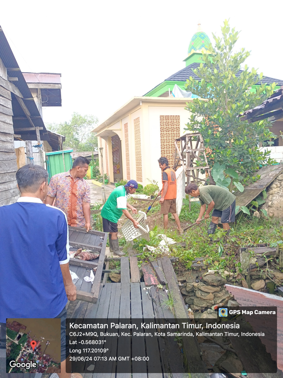 Kegiatan Gotong royong RT 06 pembersihan lingkungan