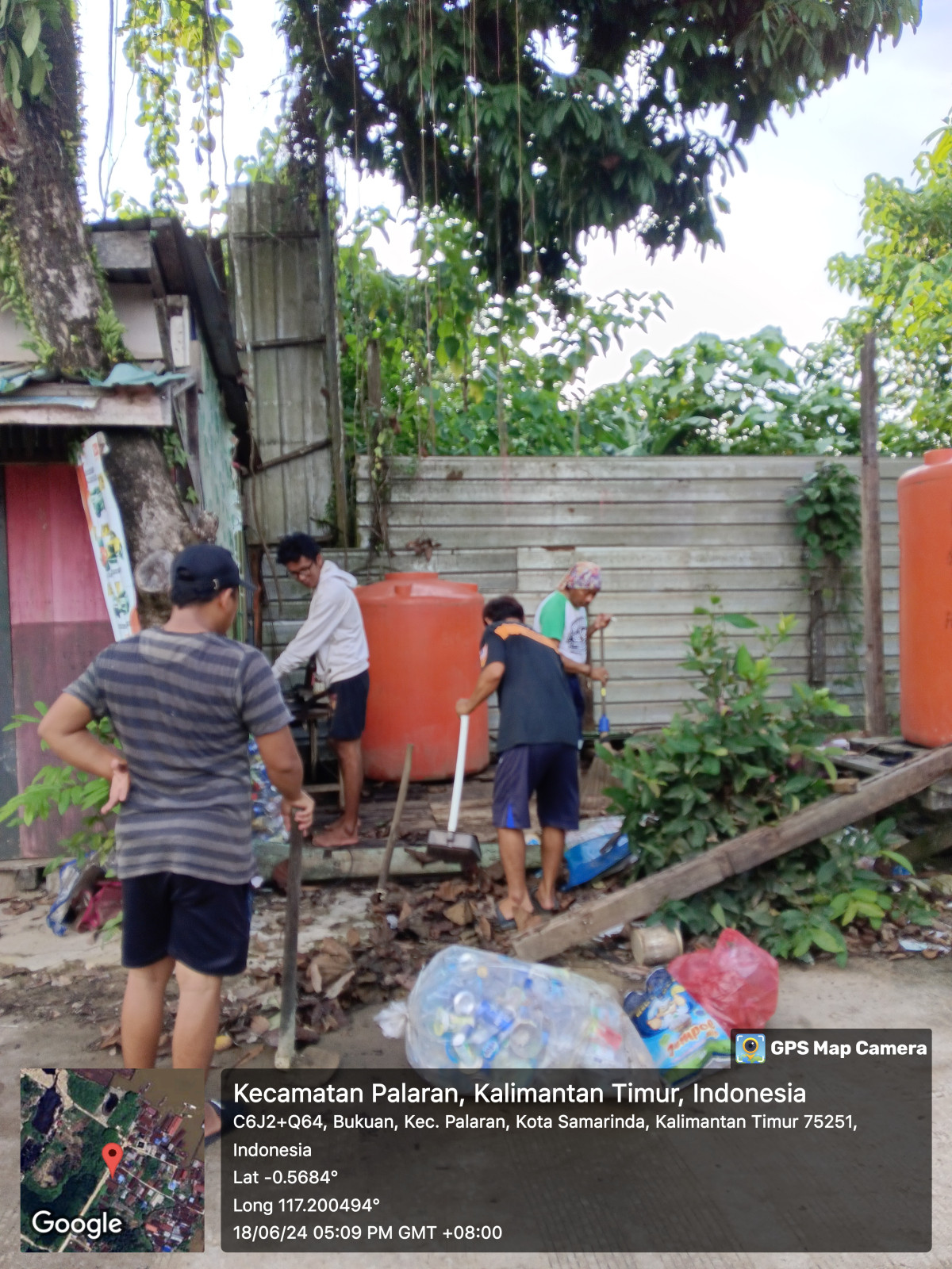 Kegiatan gotong royong Rt. 06 bulan Juni Awal