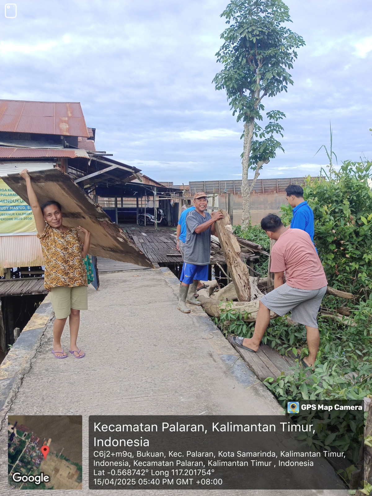 Gotong royong minggu pertama