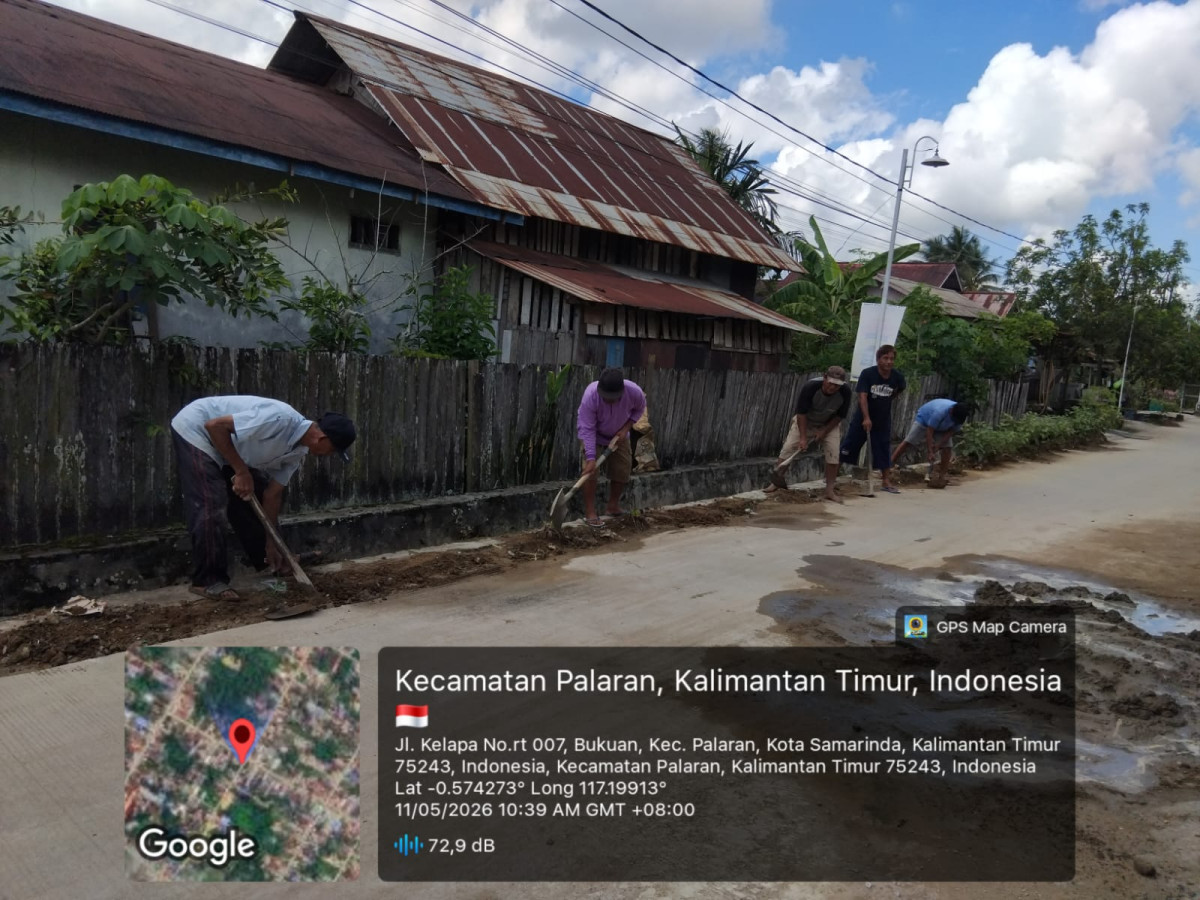 gotong royong membersihkan parit² yg banyak sampahny