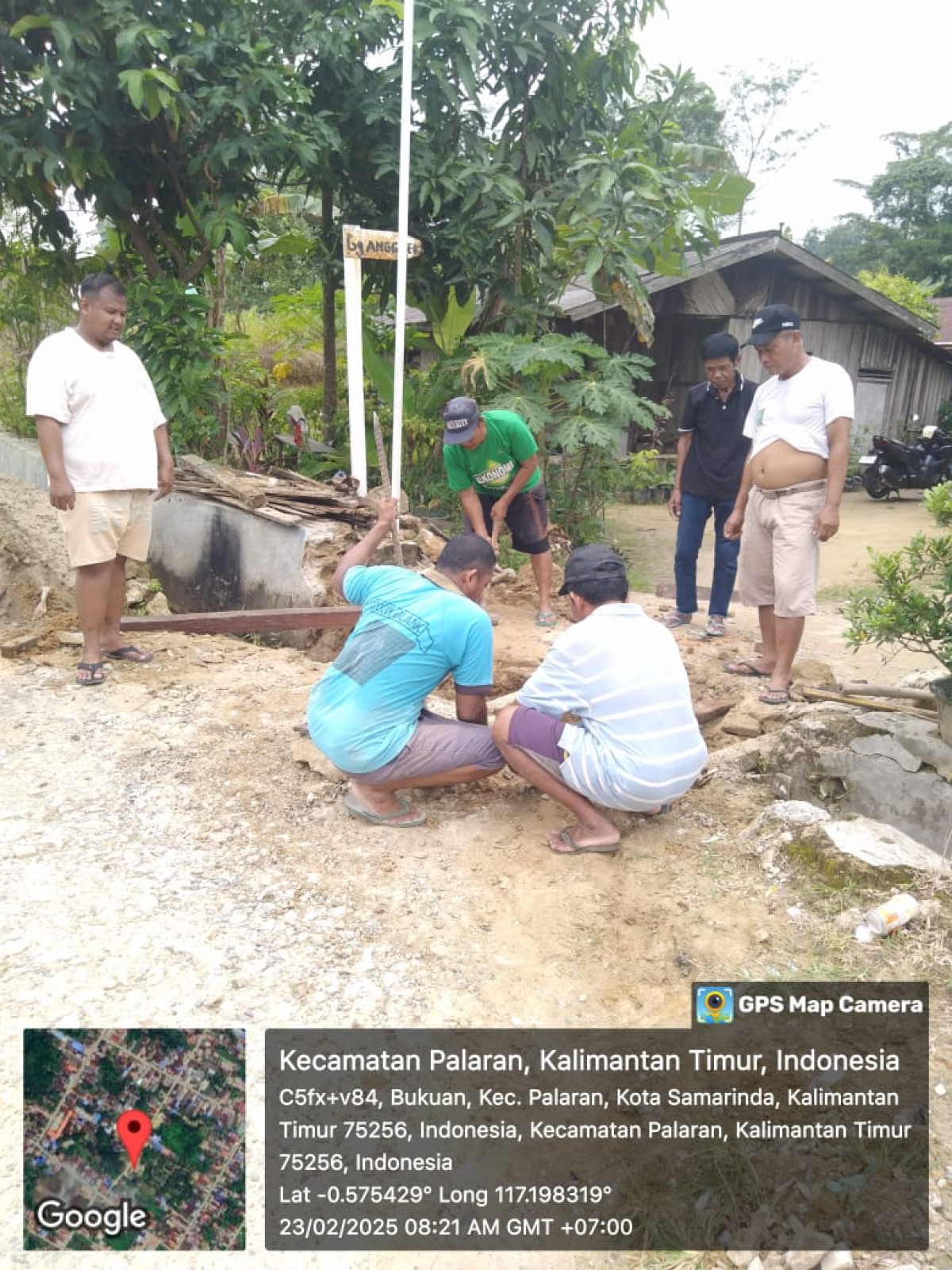 Gotong royong Perbaikan jembatan di gang anggrek