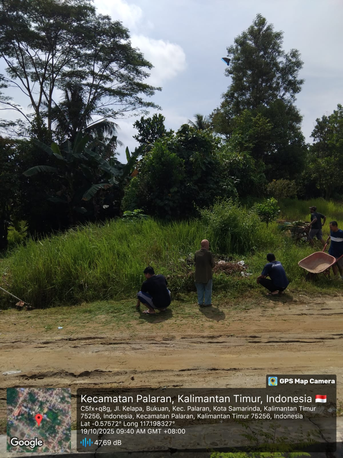 gotong royong bersih bersih lingkungan sekitar