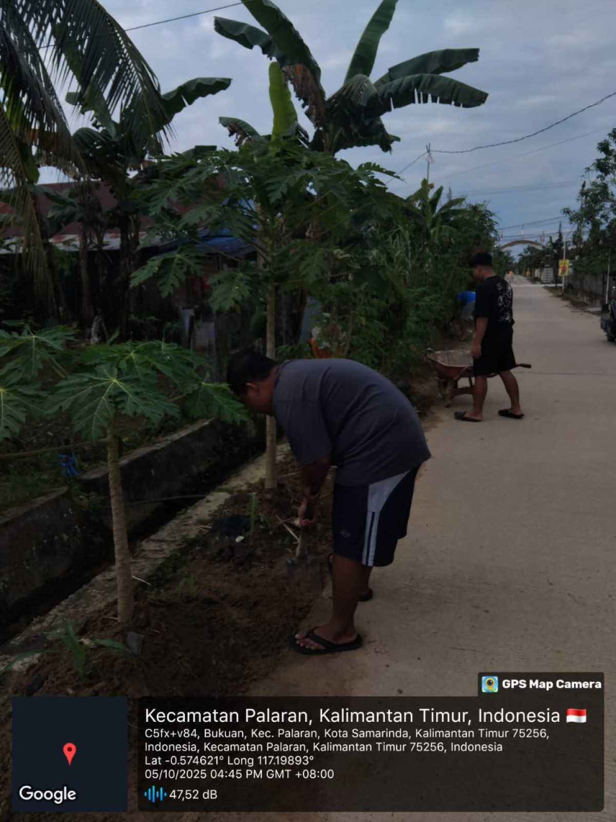 gotong rotong membersihkan parit² yg tersumbat