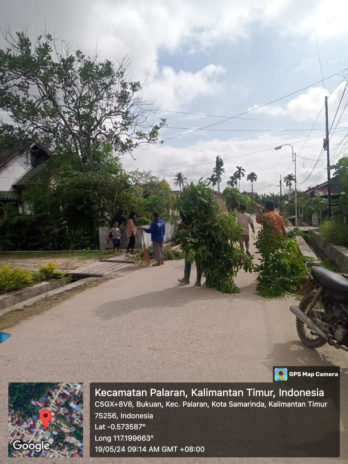 Pembersihan badan jalan