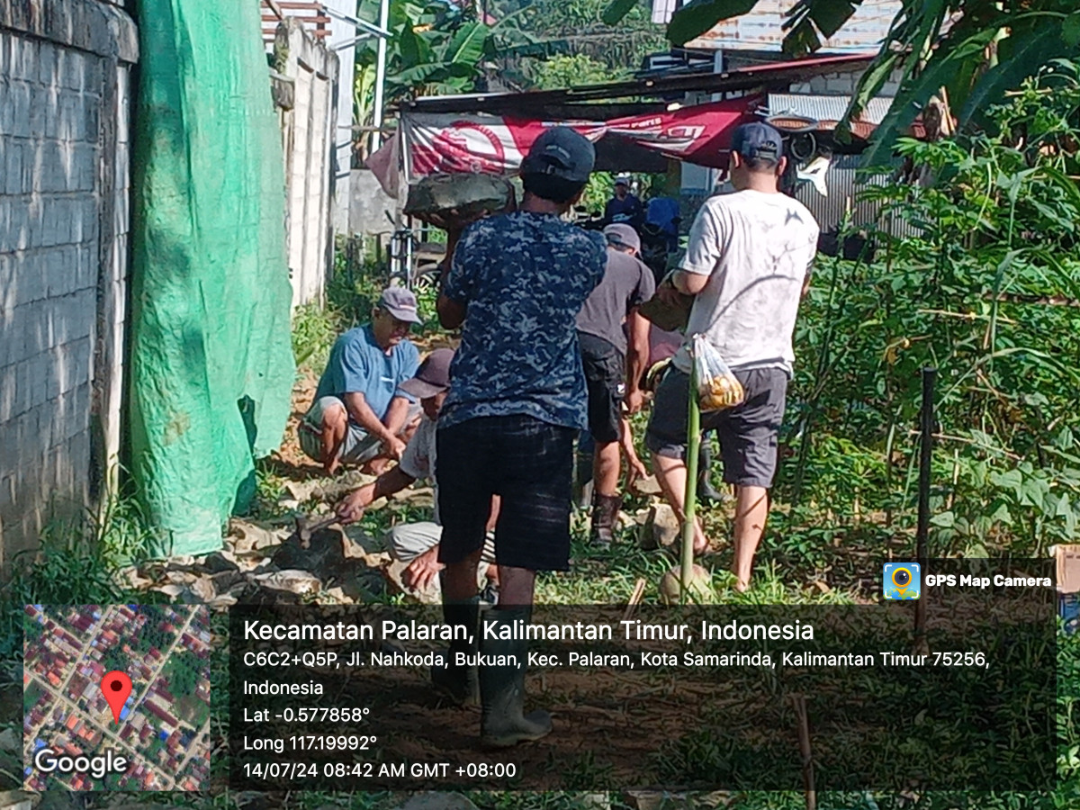 Membersihkan lingkungan dan bikin badan jln gg.sepakat