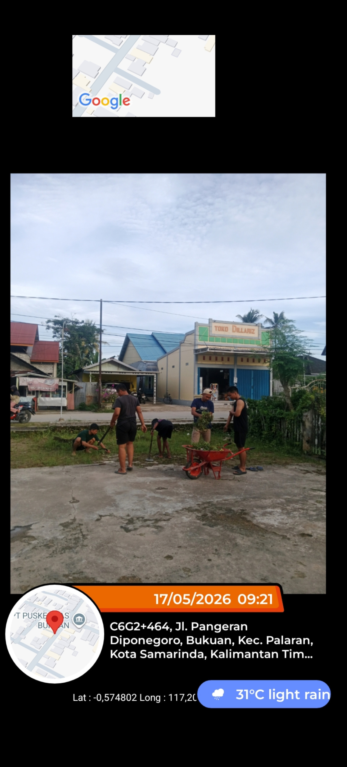 Membersihkan lapangan