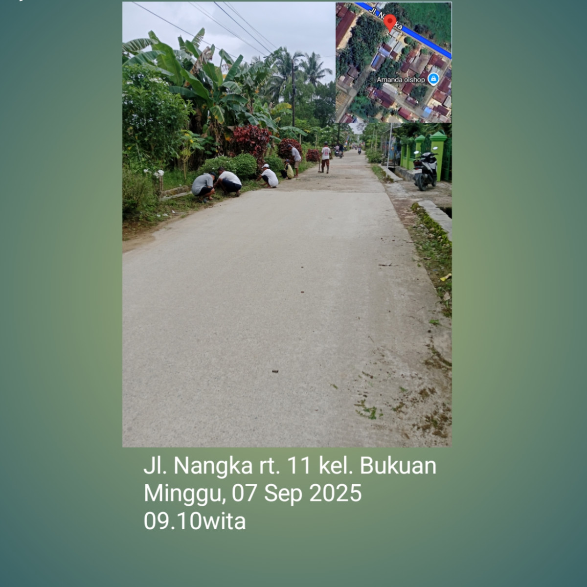 Membersihkan lingkungan