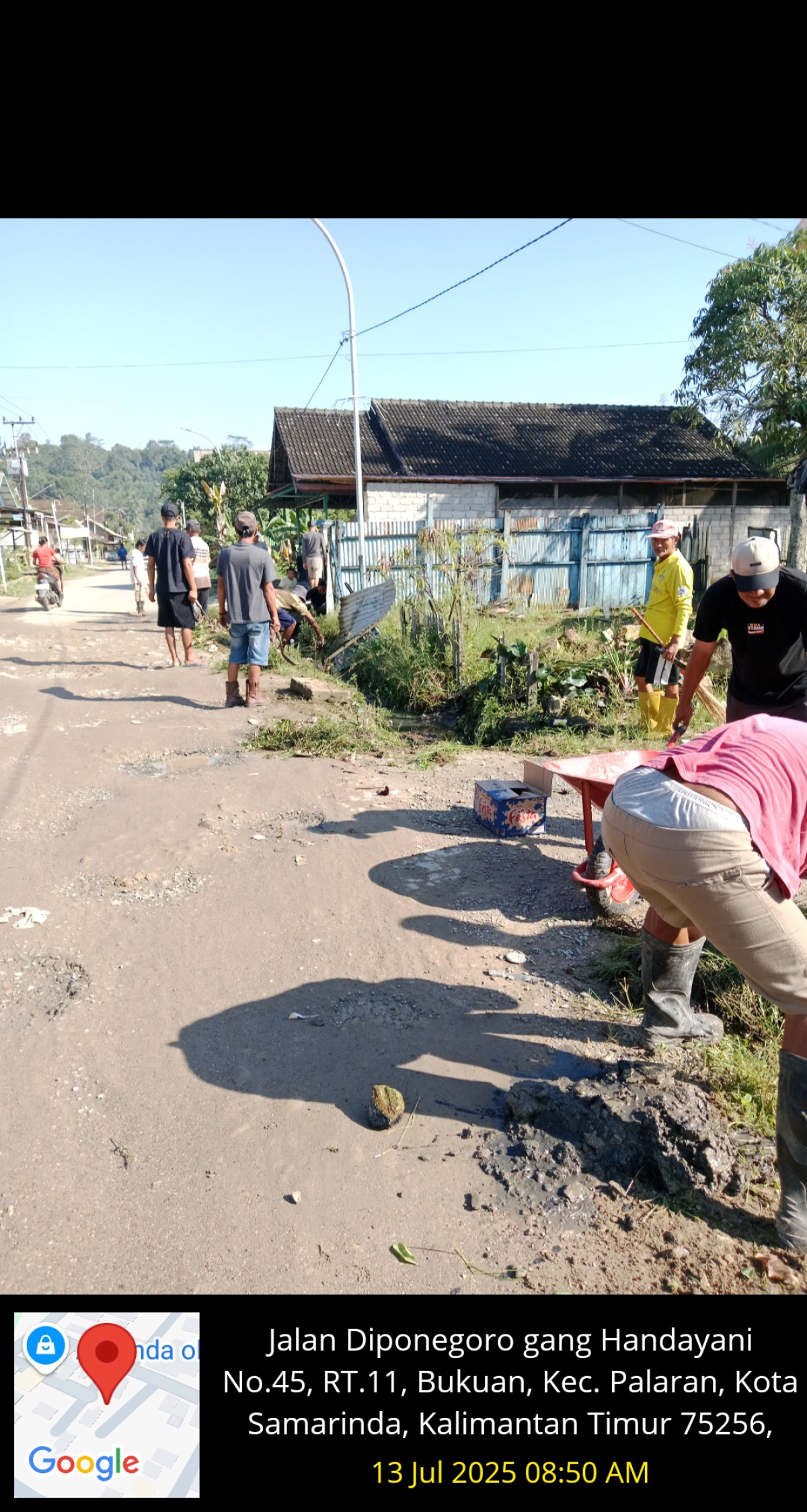 Membersihkan jl. P. Diponegoro