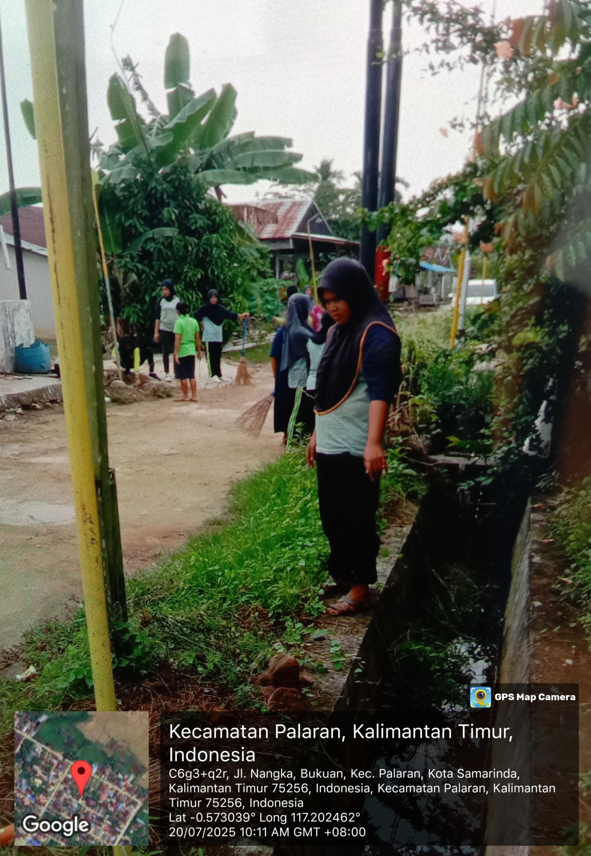 Gotong royong pembersihan lingkungan