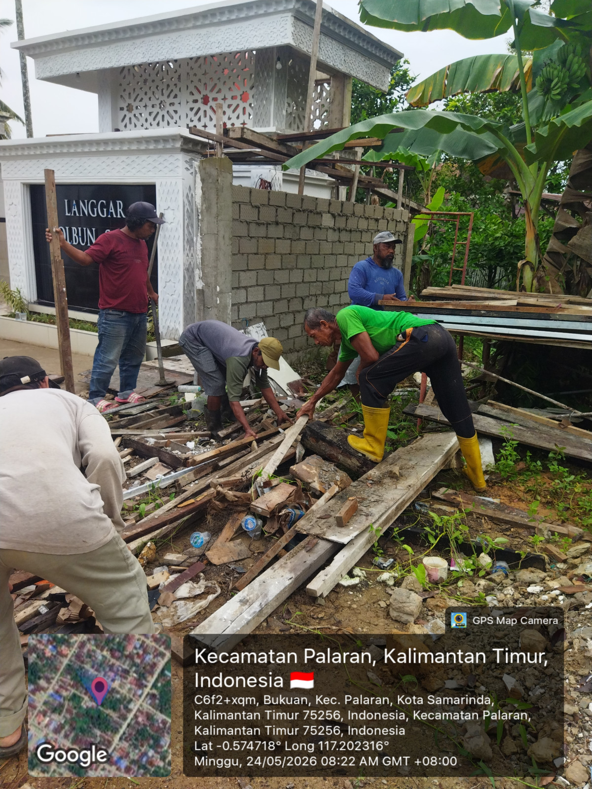 Pembersihan tempat pemotongan sapi qurban