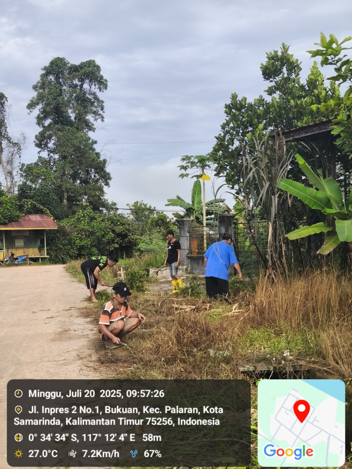 Pembersihan parit jln.inpres 2 RT 14 Bukuan