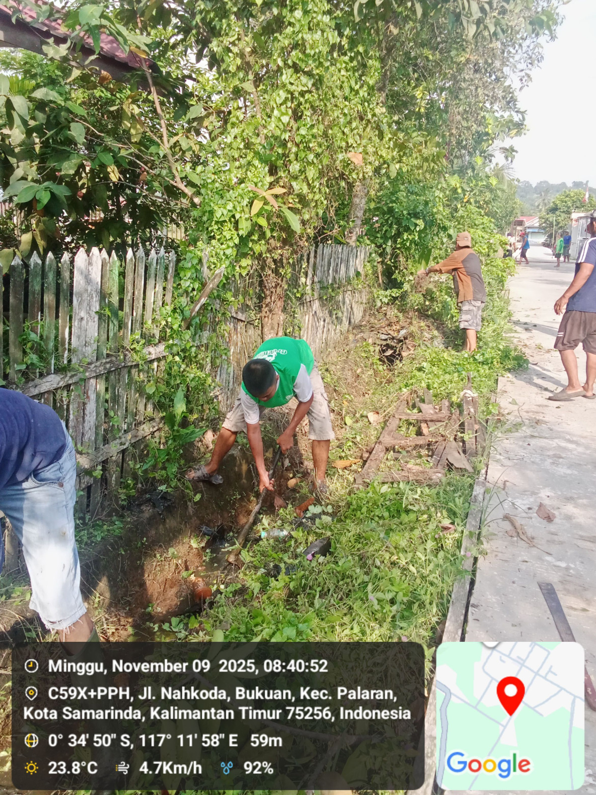 Pembersihan parit jln Nahkoda RT 14 Bukuan