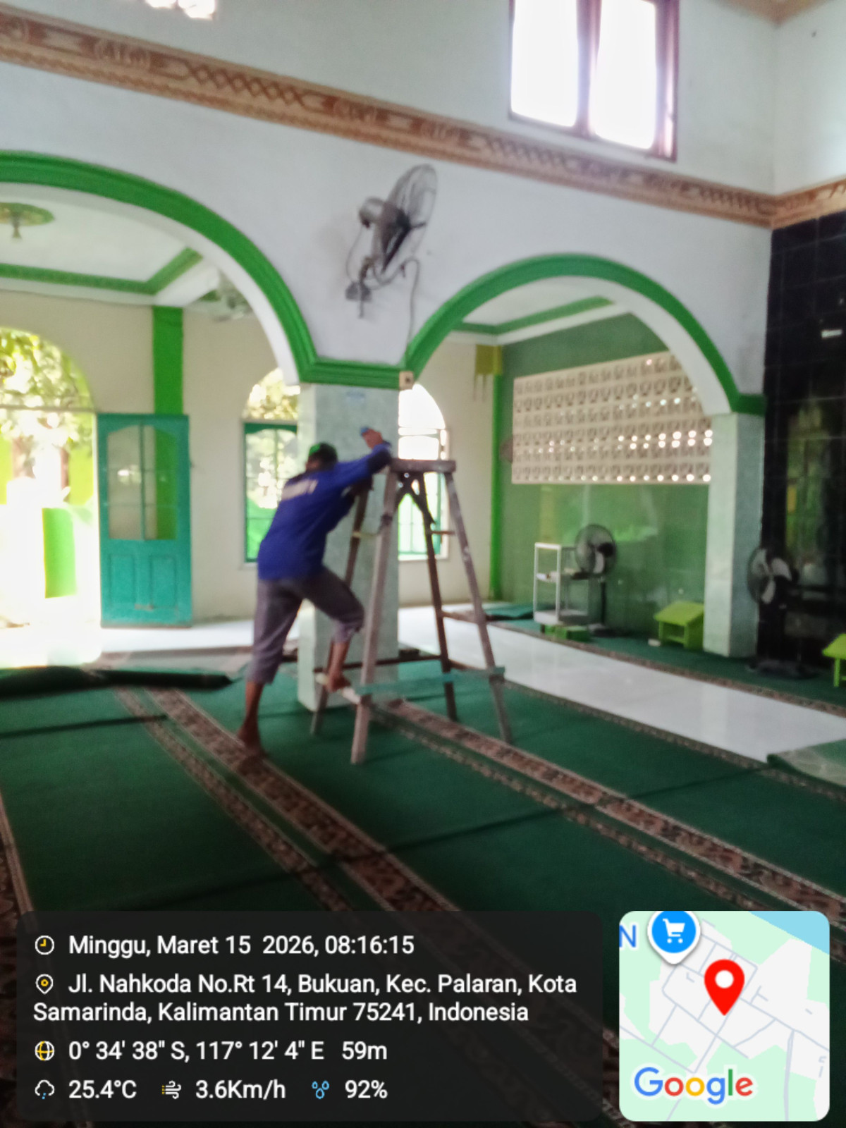 Pembersihan lingkungan Masjid Al-Rohim Bukuan