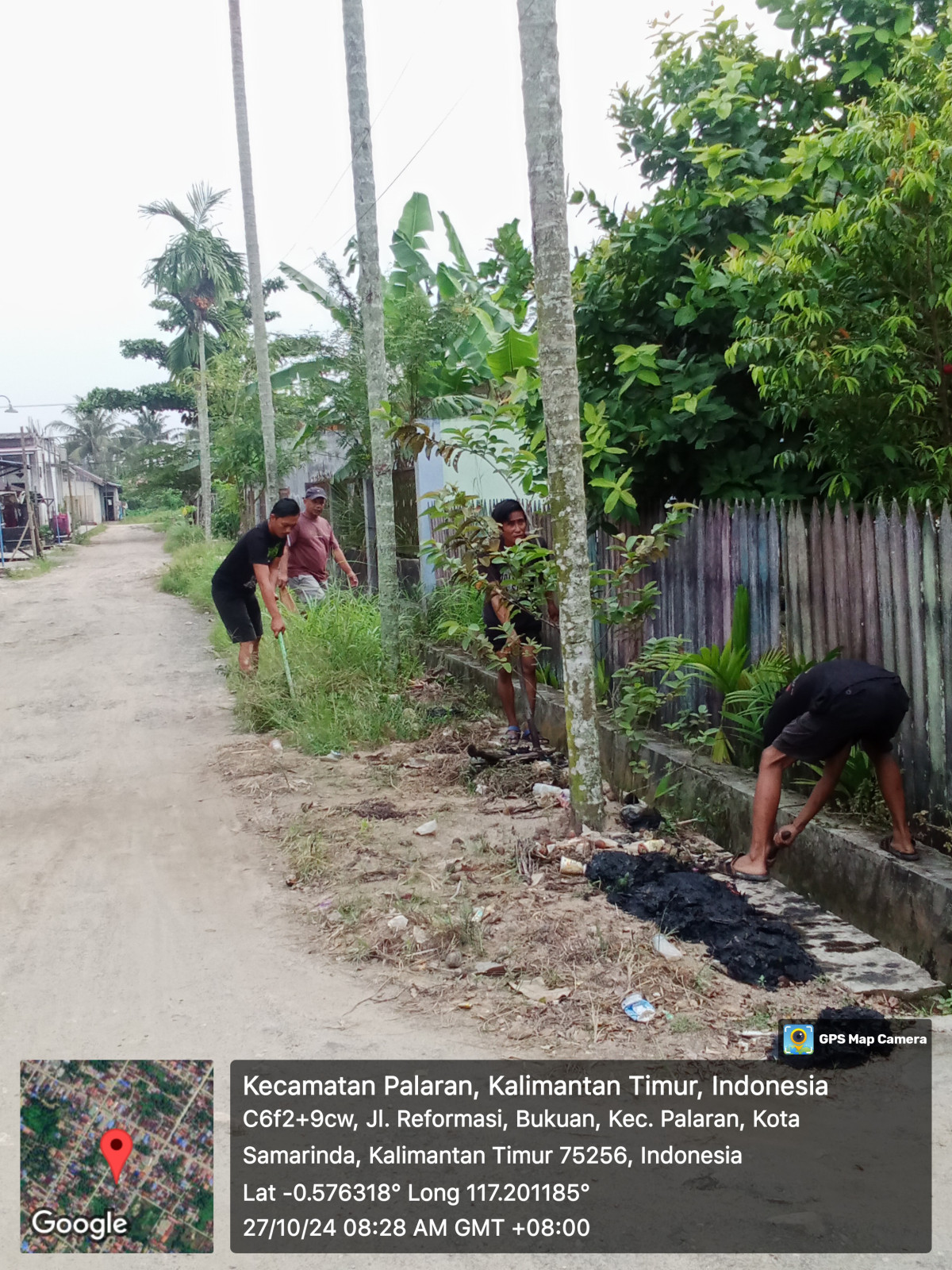 Pembersihan parit jalan reformasi