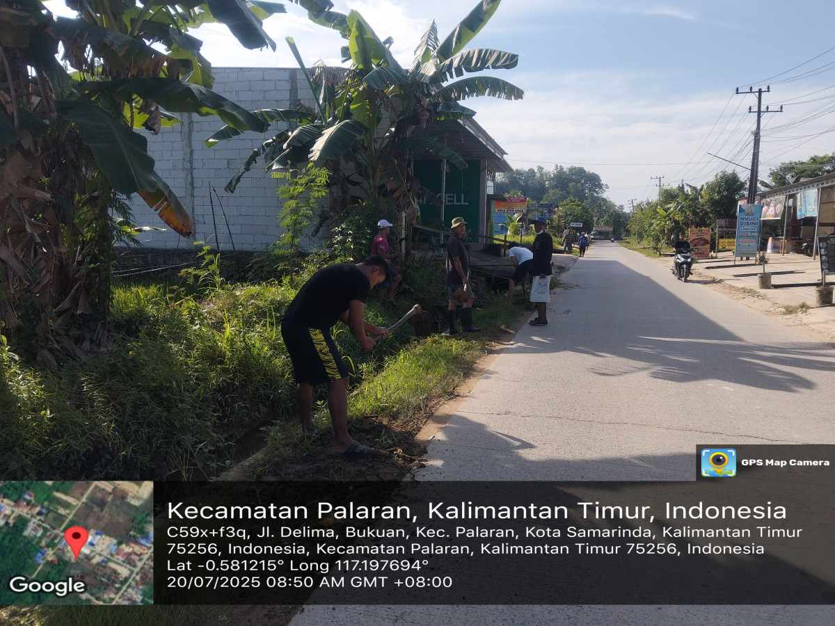 Pembersihan media jalan dan parit