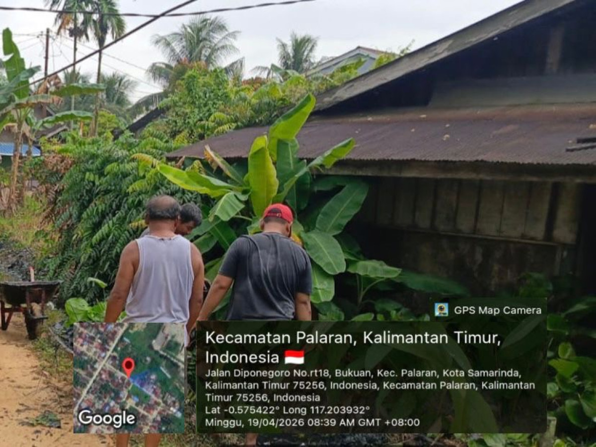 Membersihkan jalan,gang,dan parit di jl.nahkoda gg 2