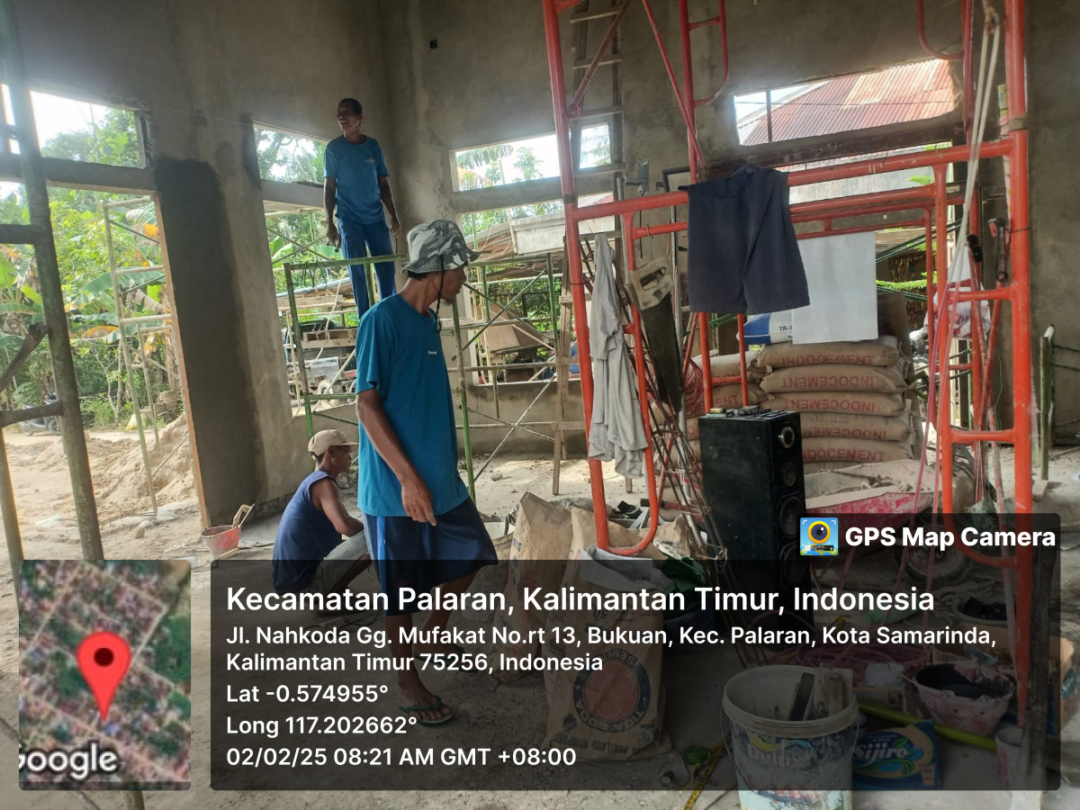 Gotong Royong Plester Dinding