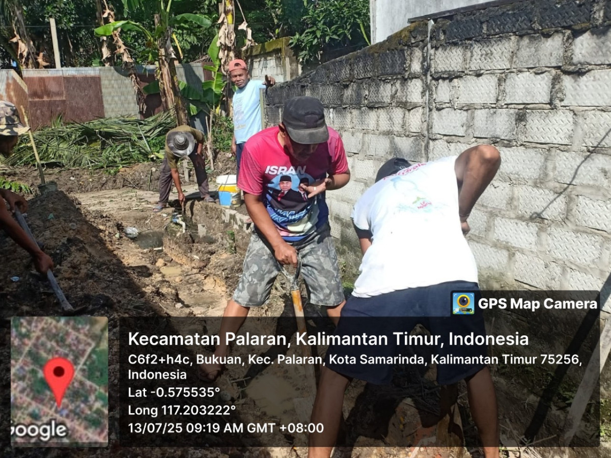 Pembuatan saluran irigasi