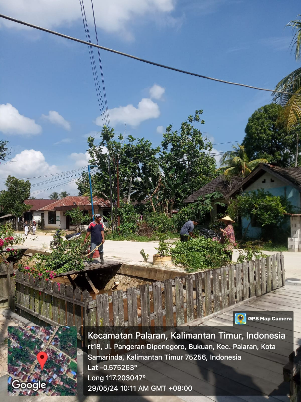 Penebangan pohon pohon yang mengganggu saluran irigasi