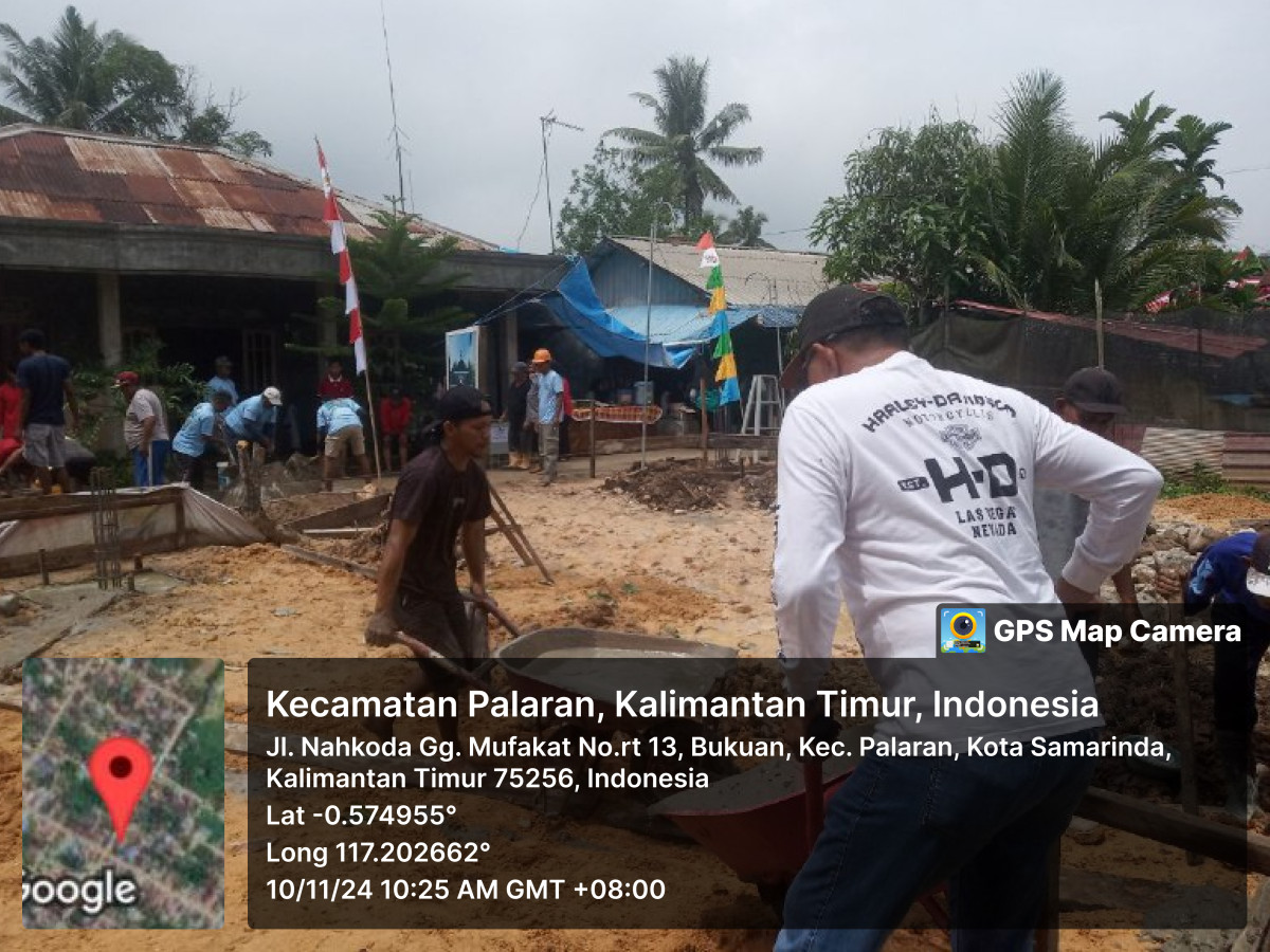 Gotong Royong Pengecoran pondasi mushola
