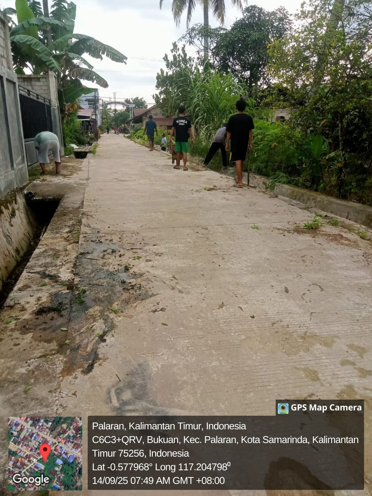 membersihkan rumah dan drenase