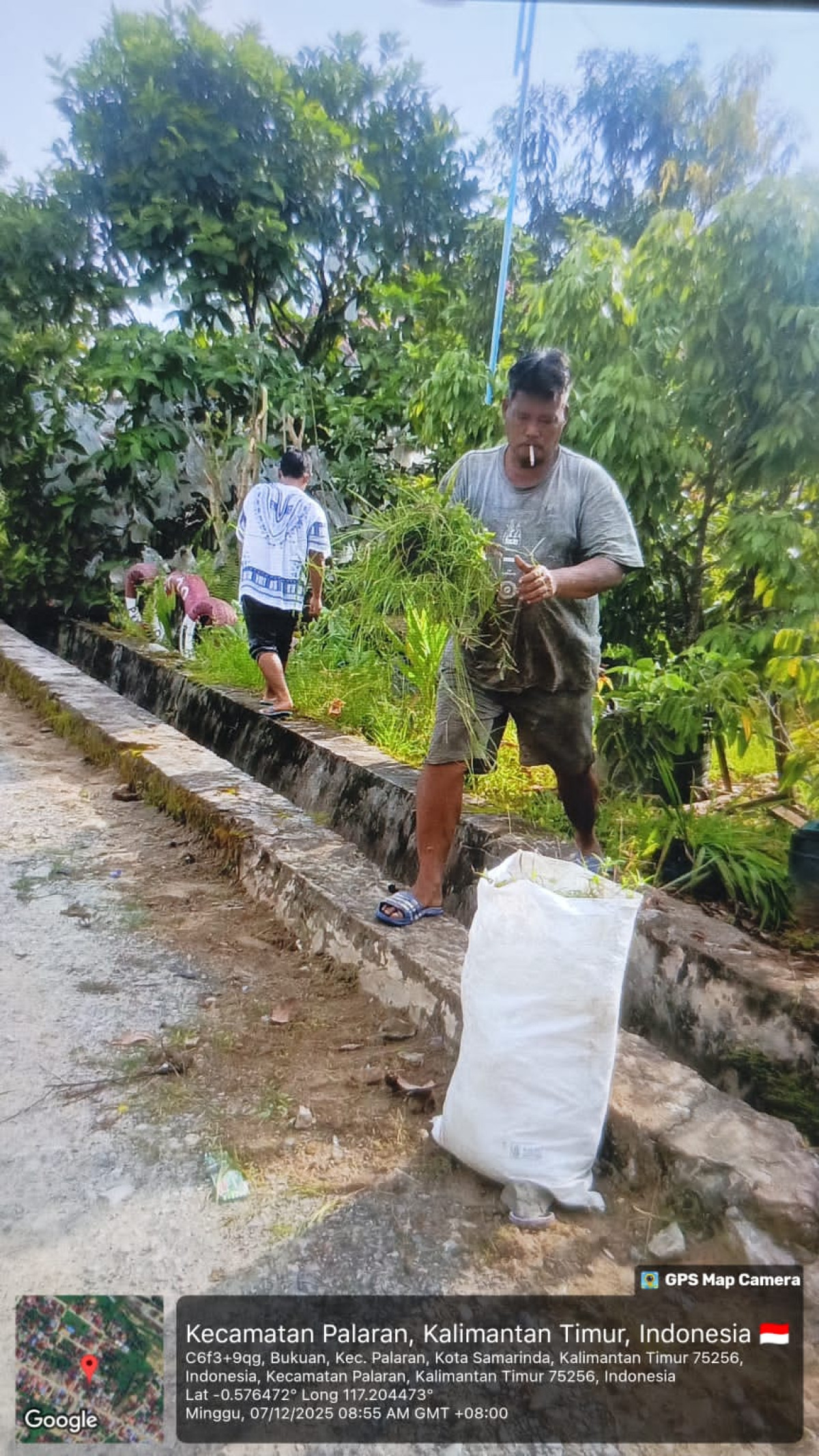 Gotong royong jalur jalan Duku