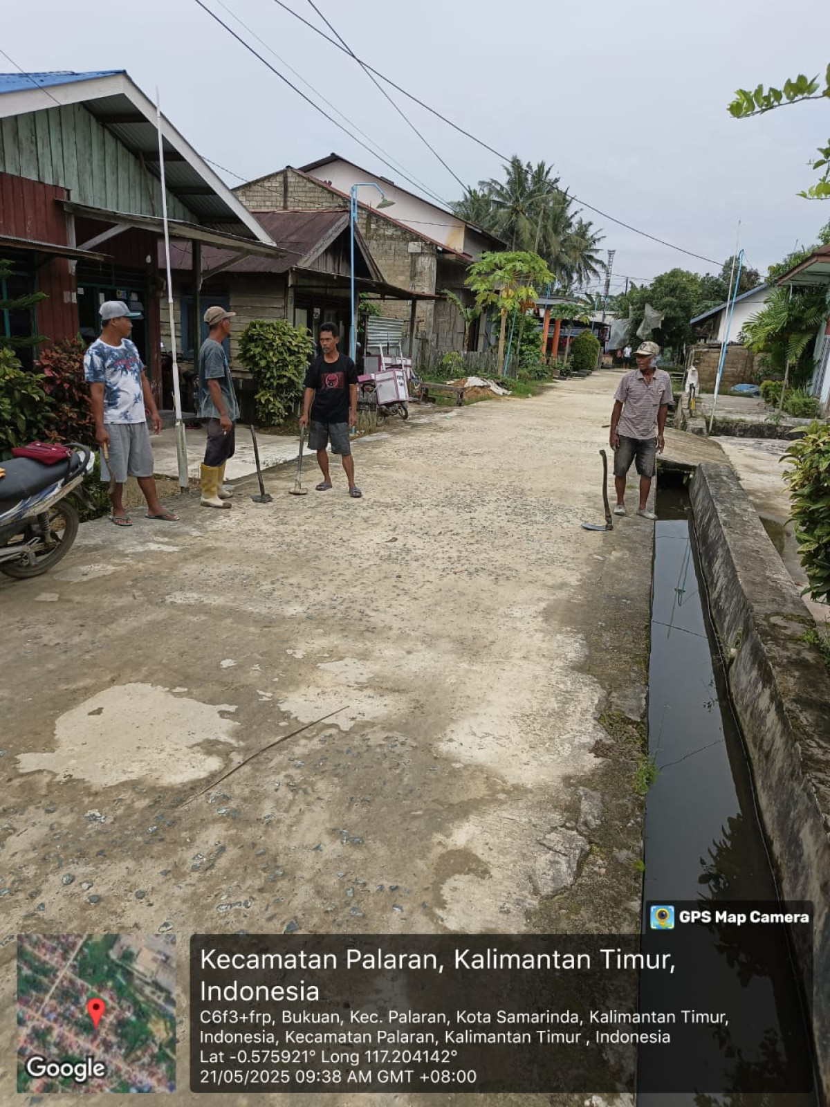 Kerja bakti pembersihan parit