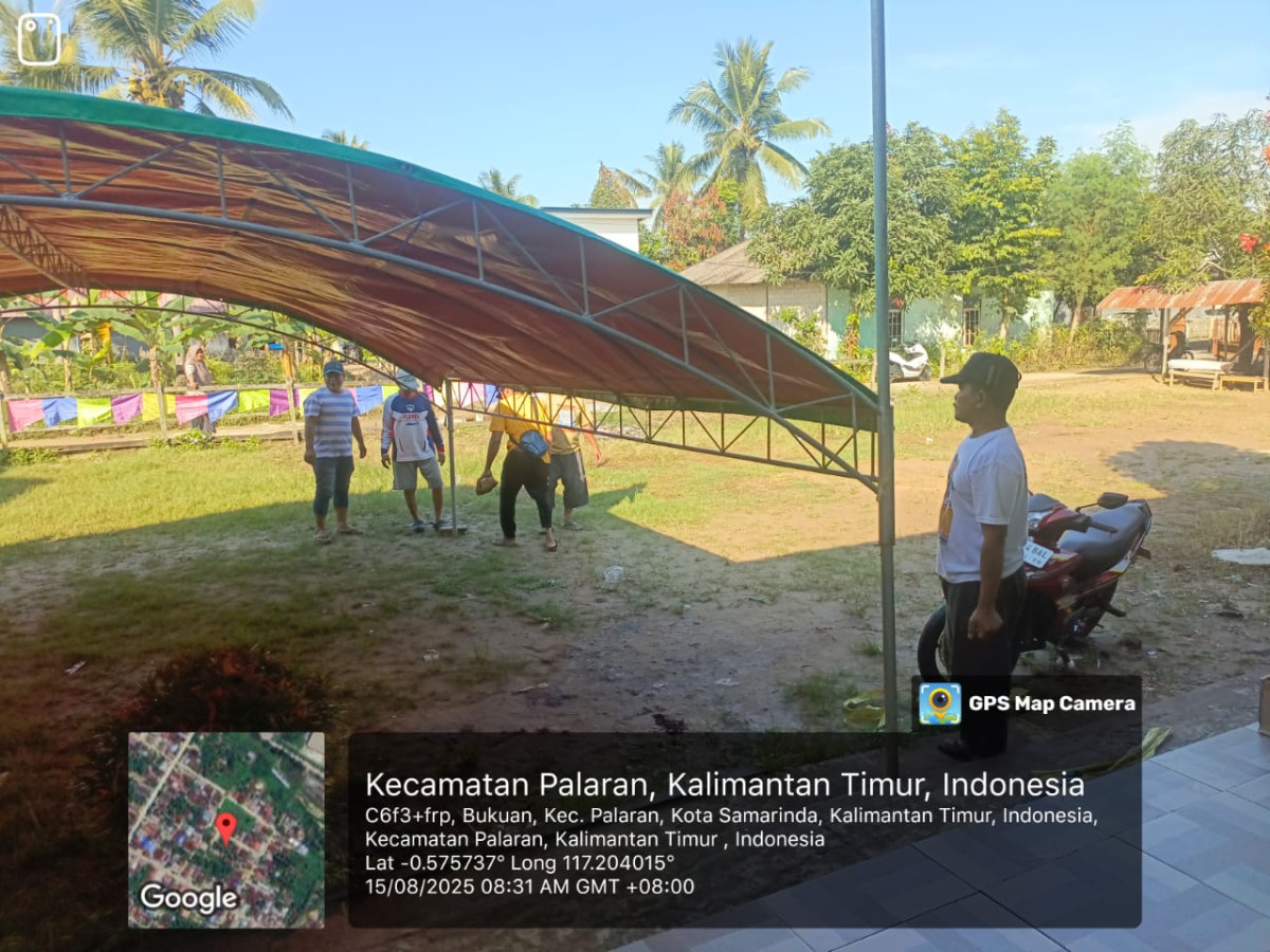Gotong royong persiapan jalan sehat dan selamatan dalam rangka menyambut 17 an