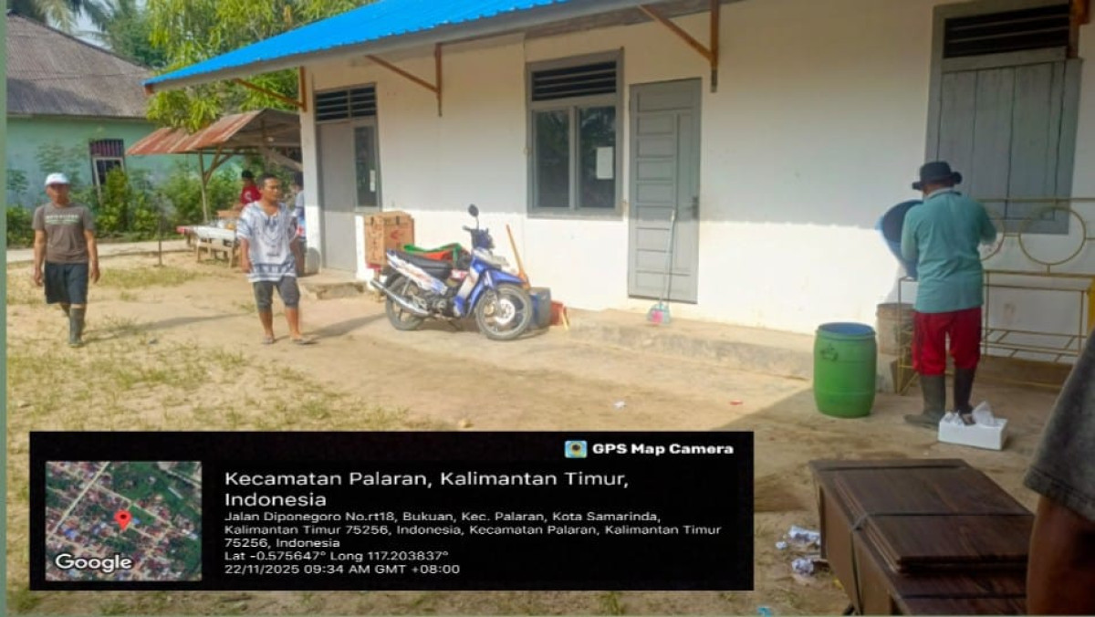 Gotong royong pembersihan lingkungan TPA Al Iman