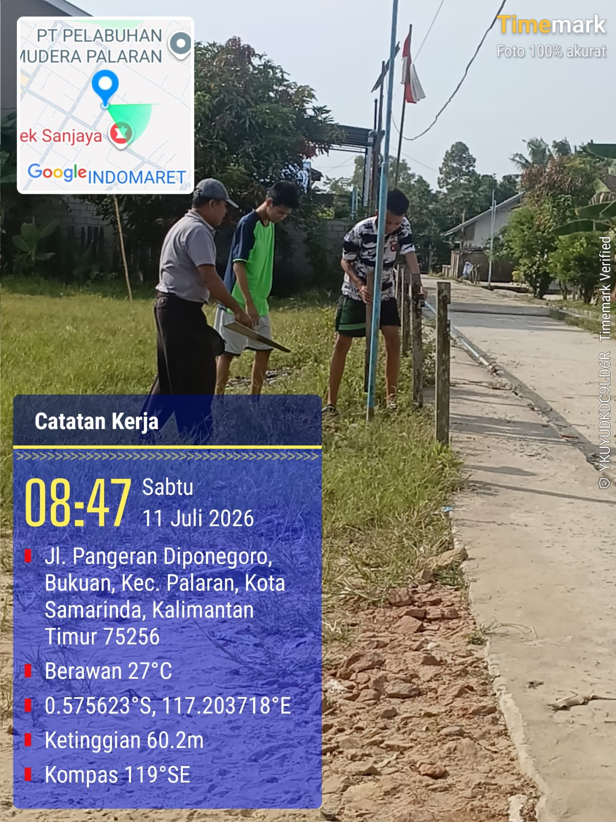 Gotong royong di TPA Al iman dan penambahan lampu penerangan jalan
