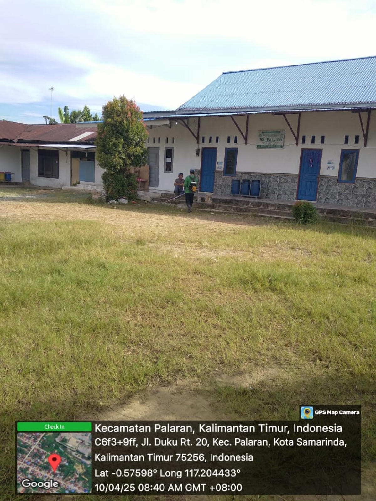 Gotong royong pembersihan lingkungan TPA Al iman