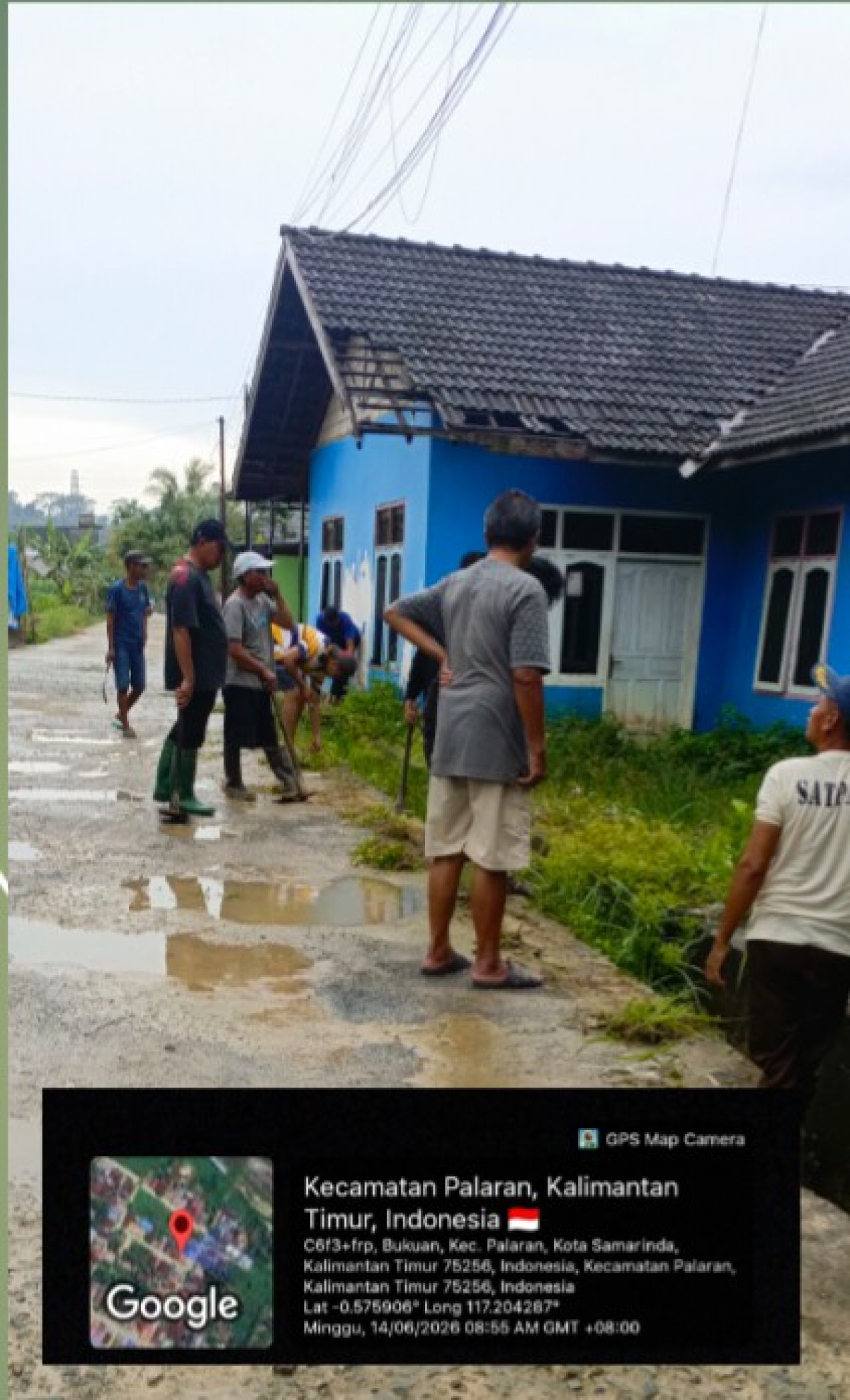 Gotong royong lingkungan RT 20