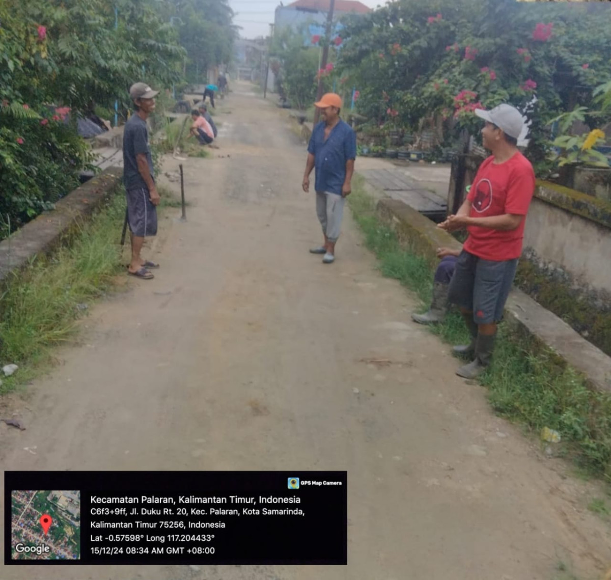 Gotong royong pembersihan jalan duku