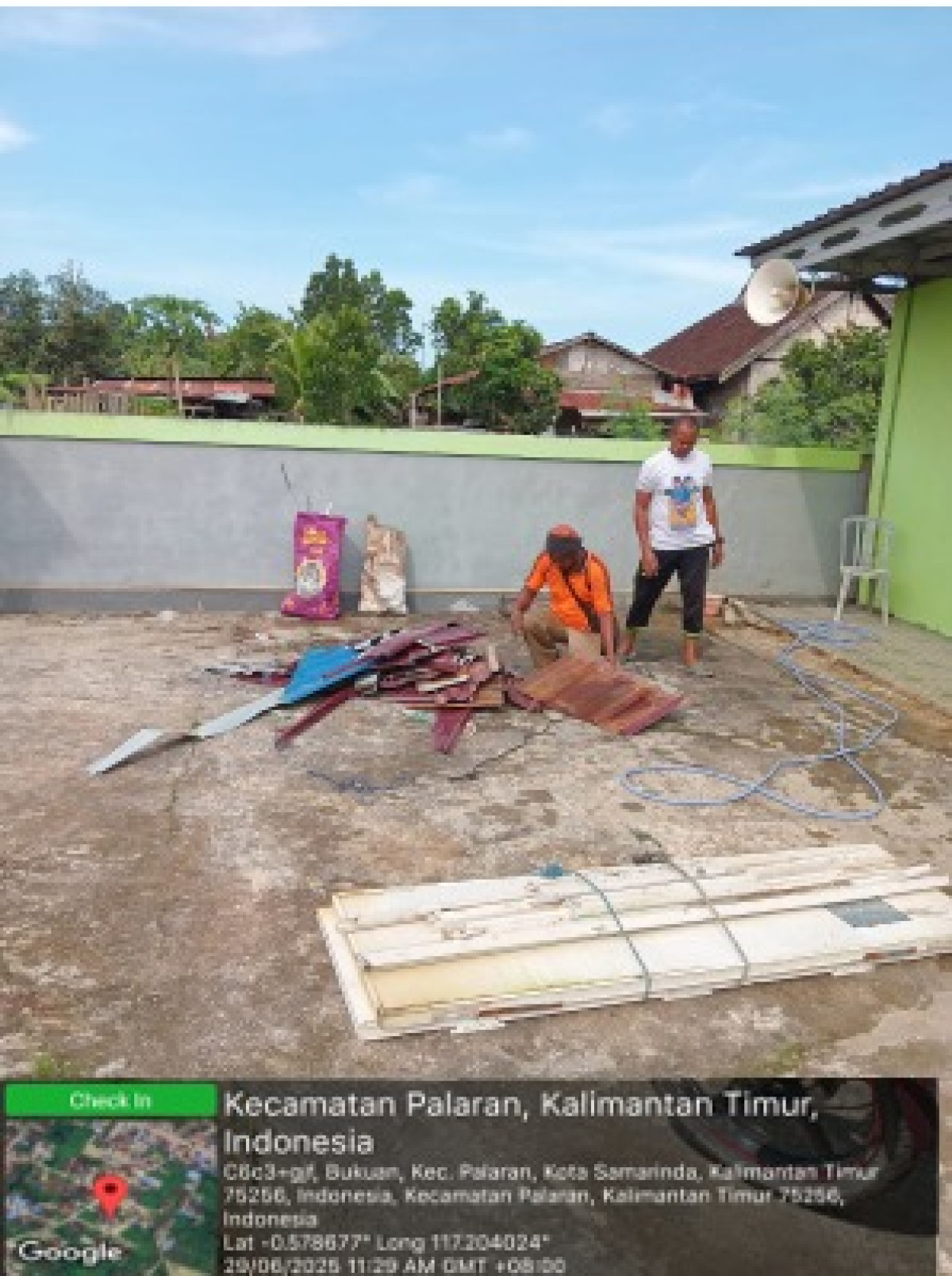 Pembersihan area langgar al barokah jalan sawahan rt 21