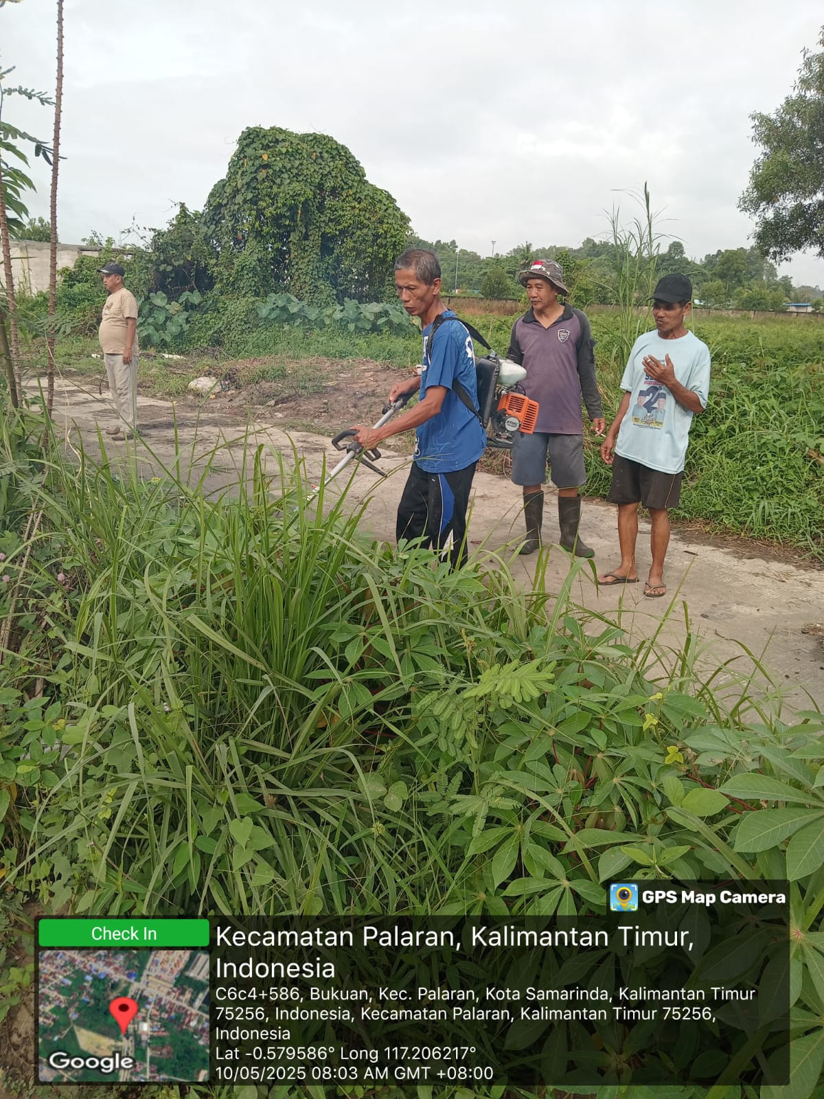 Pembersihan area jalan