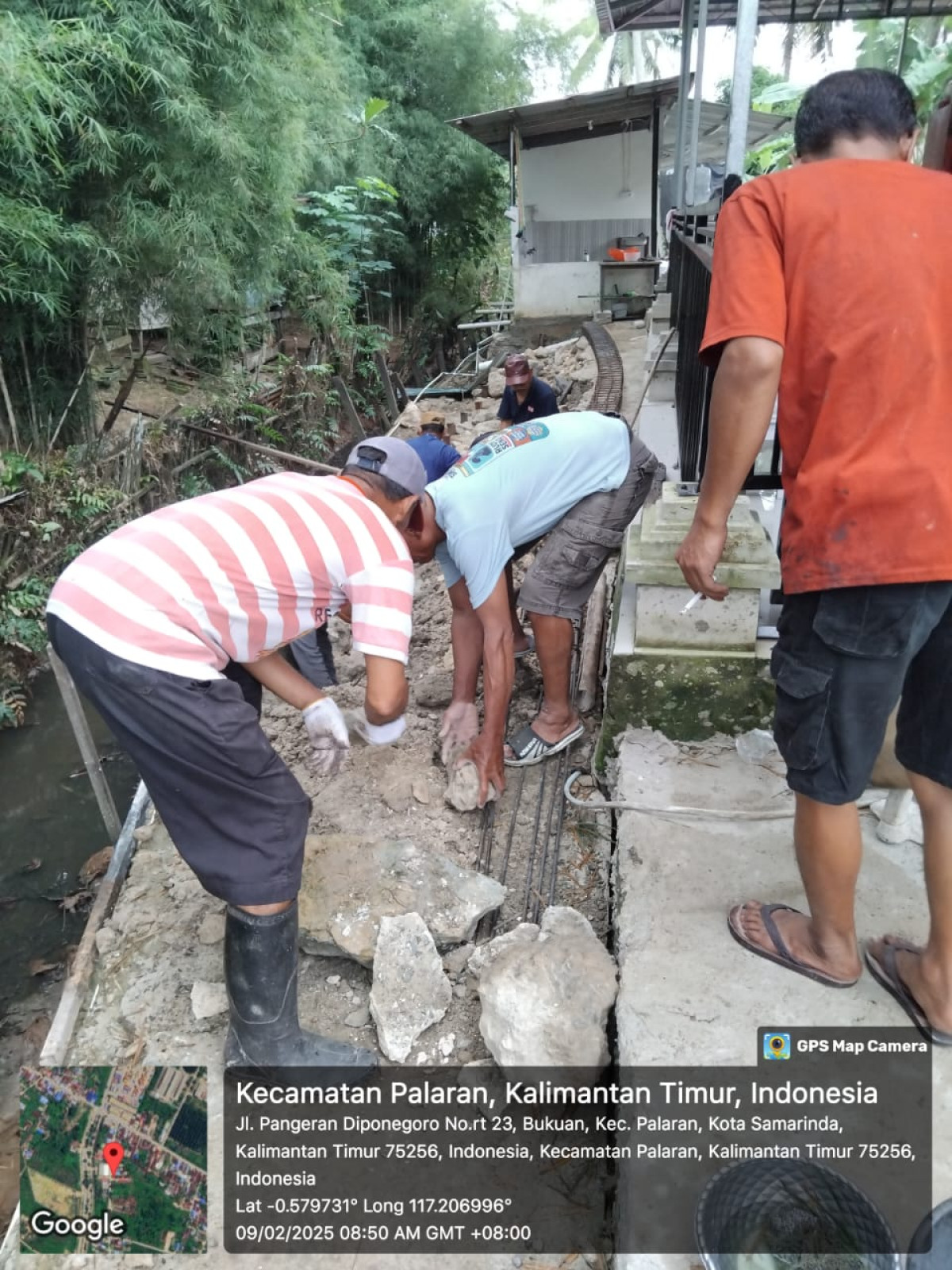 Perbaikan pondasi turap parit yg longsor