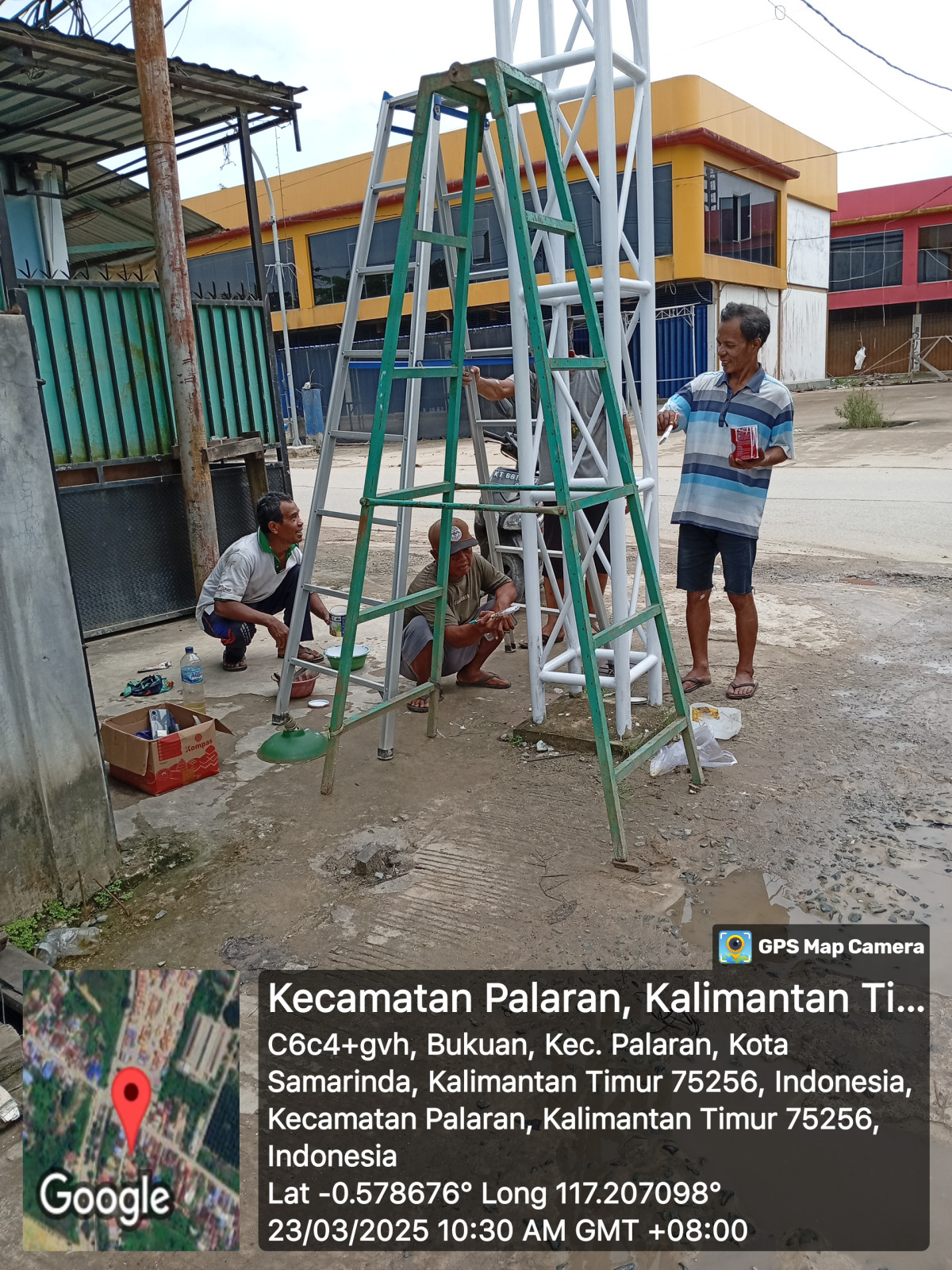 Perawatan gapura jln baqa