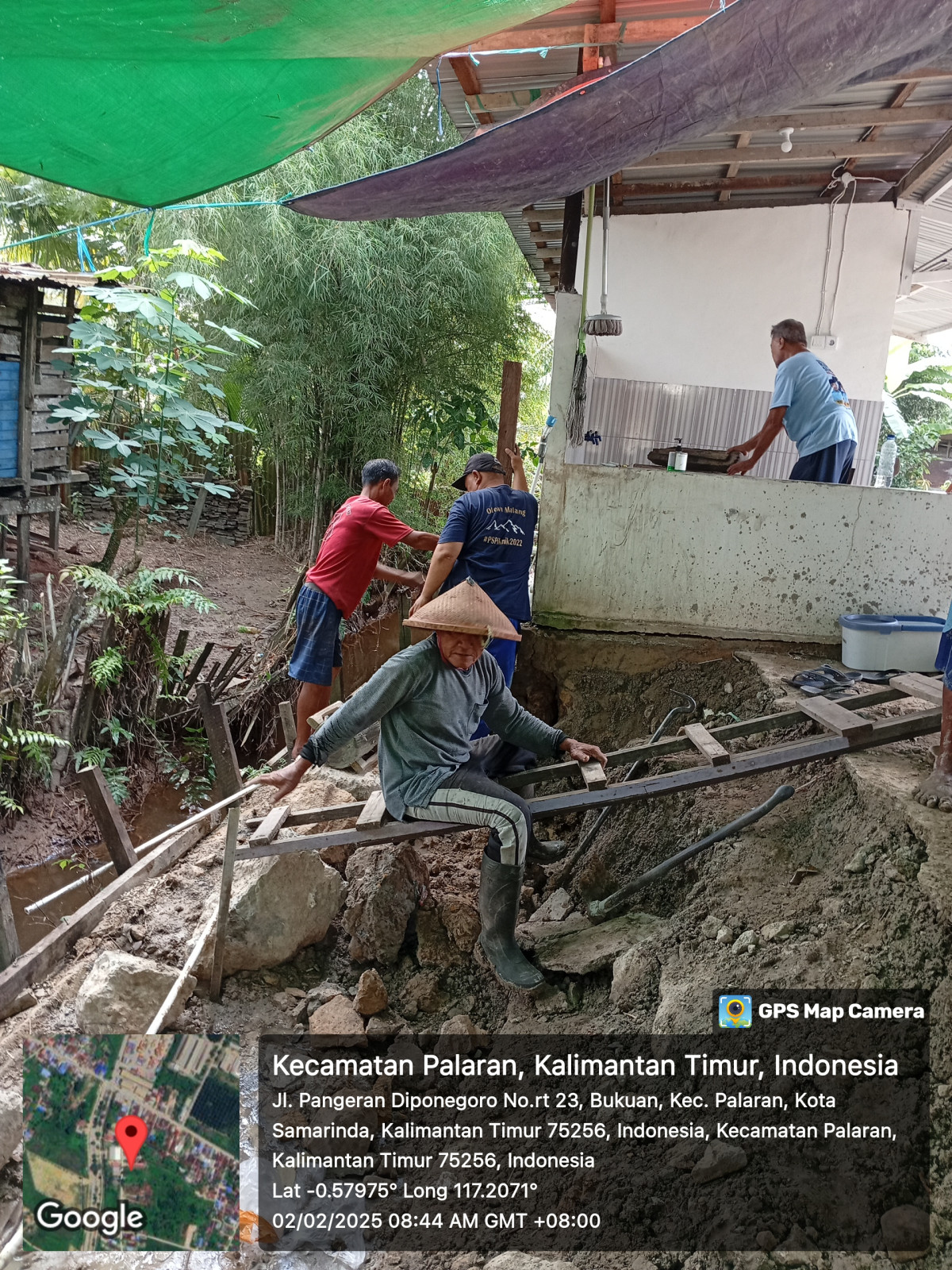 Pemancangan pondasi parit