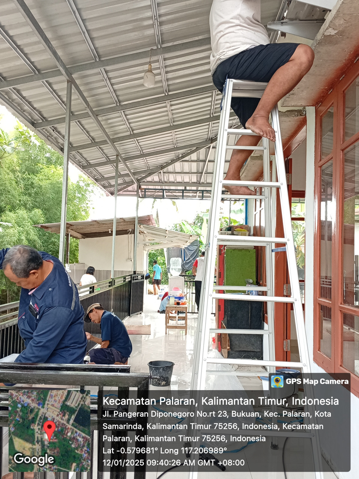 Pembersihan AC dan pengecatan pagar mushola