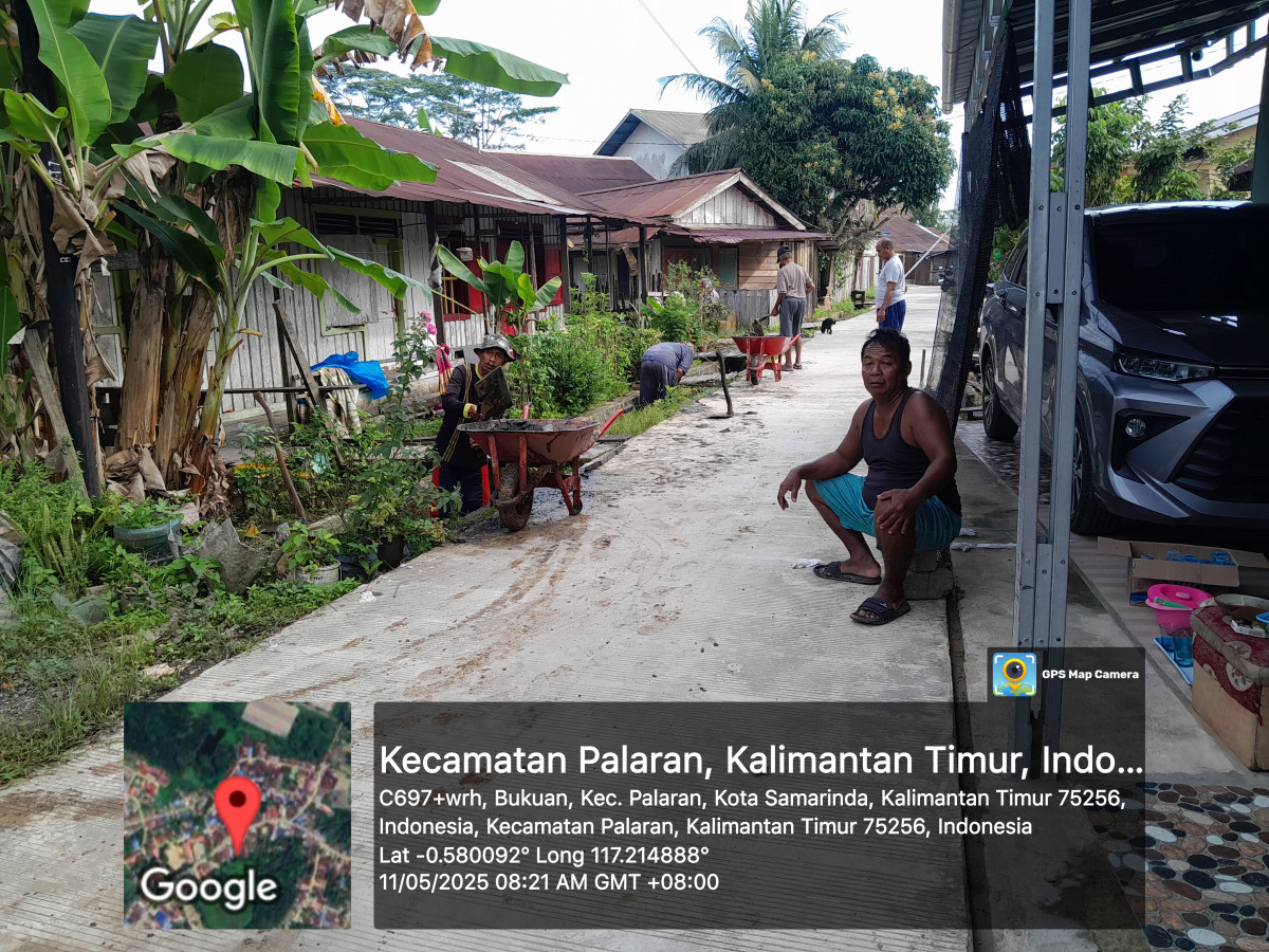 Bersihkan lumpur dan sampah di parit jln mulawarman gg langgar RT 31 BUKUAN
