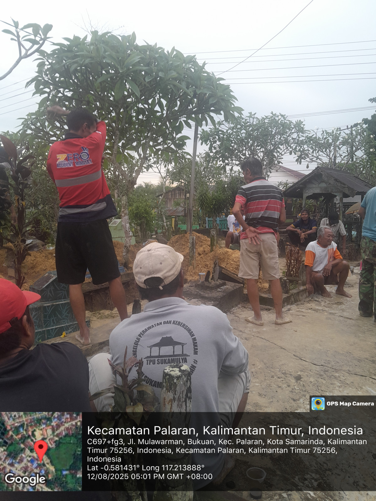 Gali kubur di makam arrahmah kp kanas jln mulawarman RT 31 BUKUAN
