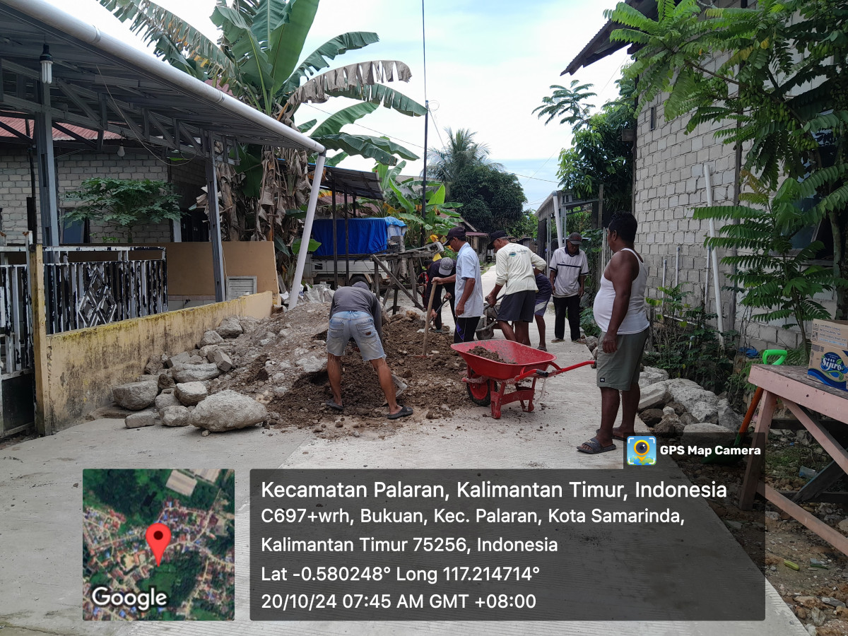 Pengurukan tanah diteras langgar nurul iman jln MULAWARMAN RT 31 BUKUAN