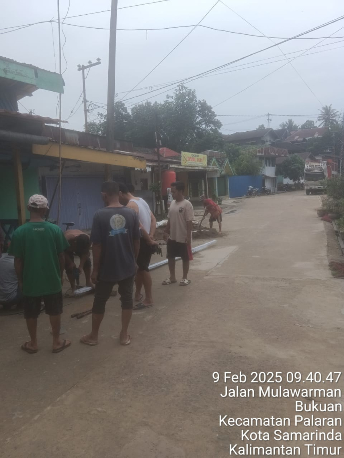 Gotong royong lingkungan RT
