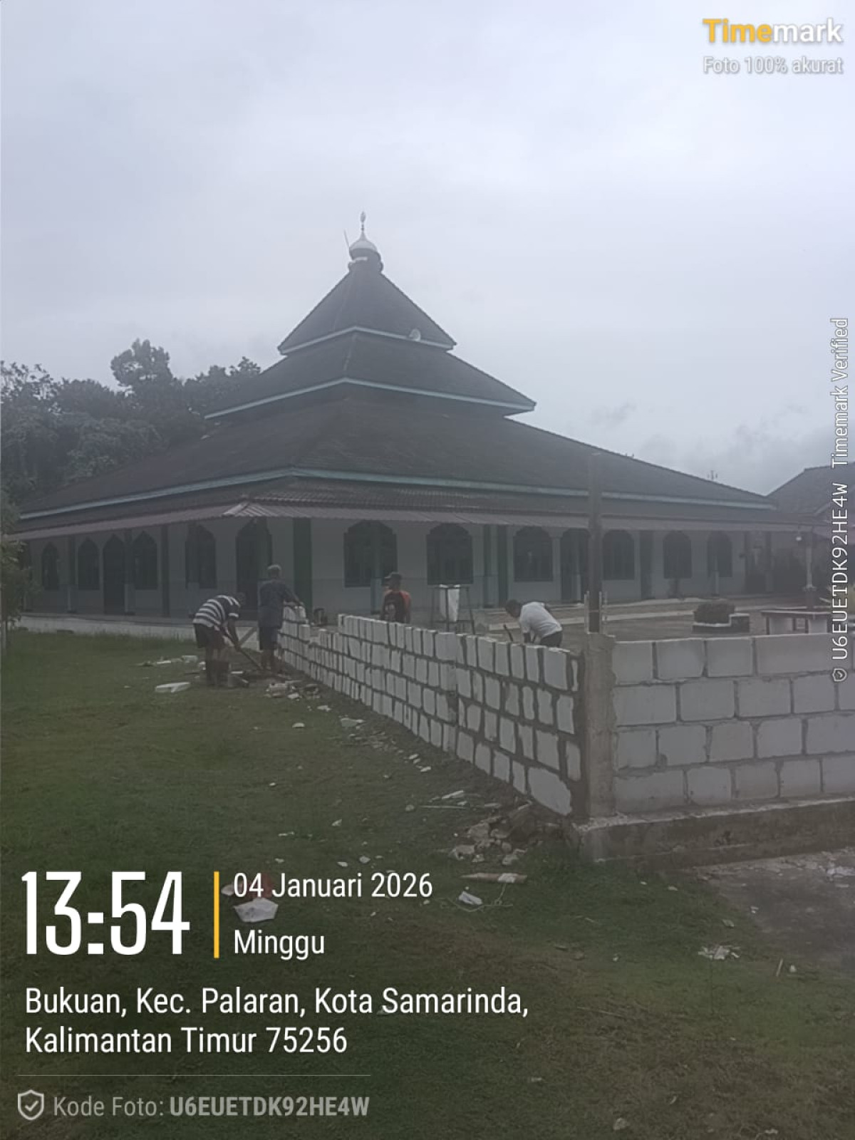 Gotong royong lingkungan Masjidil Al Ihsan RT 32